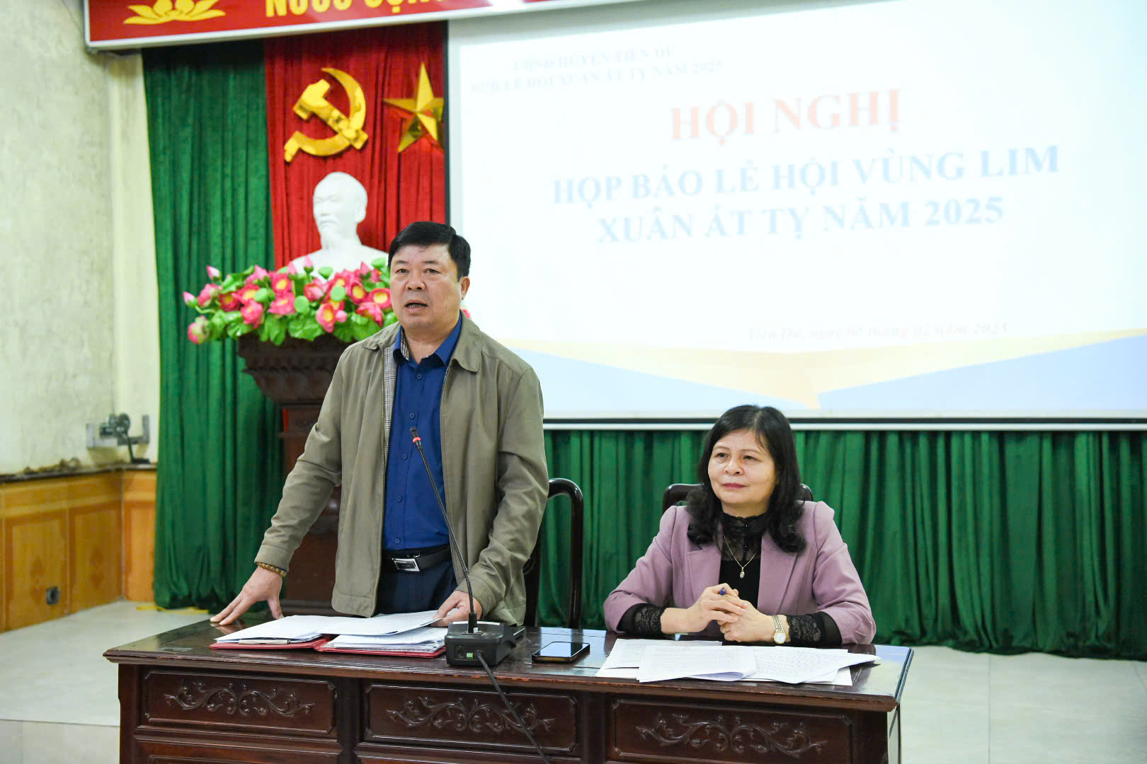 C&oacute; t&aacute;i diễn t&igrave;nh trạng "chặt ch&eacute;m" v&eacute; gửi xe tại hội Lim ở Bắc Ninh?- Ảnh 1.