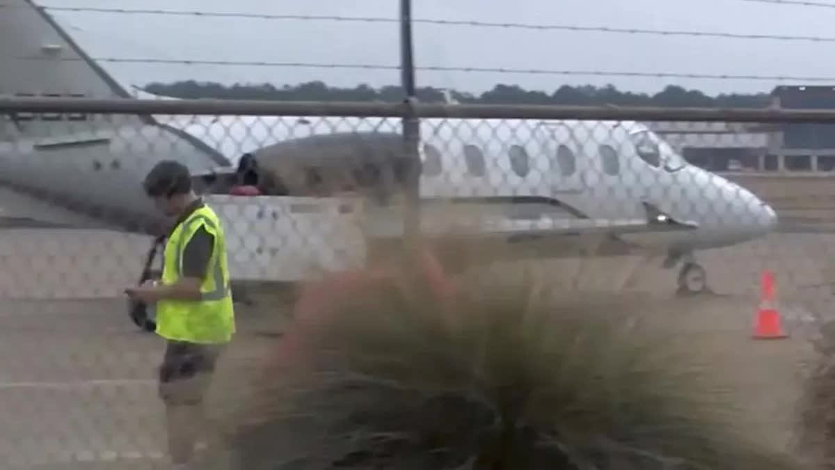 Mỹ: Thiếu ni&ecirc;n mang s&uacute;ng uy hiếp, định cướp m&aacute;y bay- Ảnh 1.