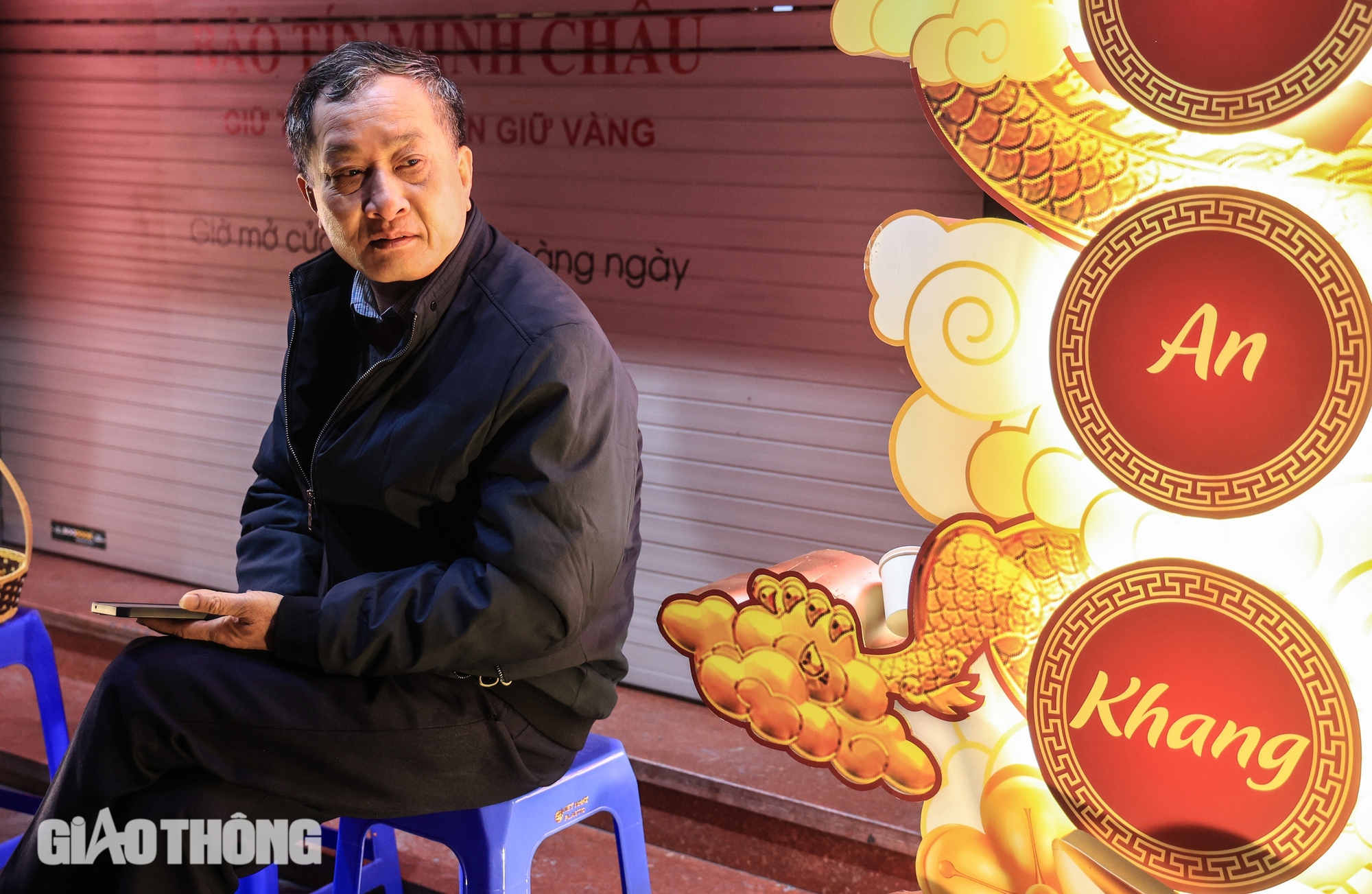 Người Hà Nội dậy từ lúc “gà chưa gáy” chờ mua vàng ngày vía Thần Tài- Ảnh 3. Người Hà Nội dậy từ lúc “gà chưa gáy” chờ mua vàng ngày vía Thần Tài- Ảnh 3.