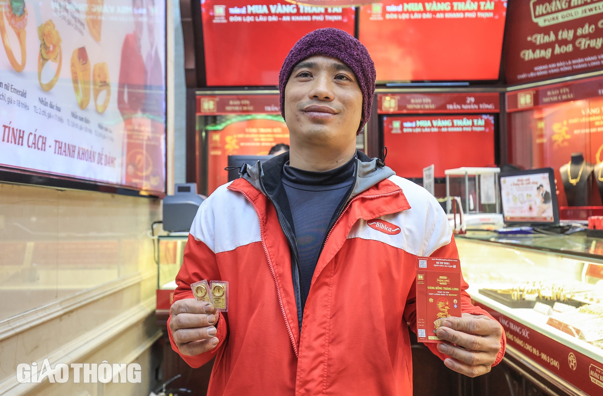 Người Hà Nội dậy từ lúc “gà chưa gáy” chờ mua vàng ngày vía Thần Tài- Ảnh 9. Người Hà Nội dậy từ lúc “gà chưa gáy” chờ mua vàng ngày vía Thần Tài- Ảnh 9.