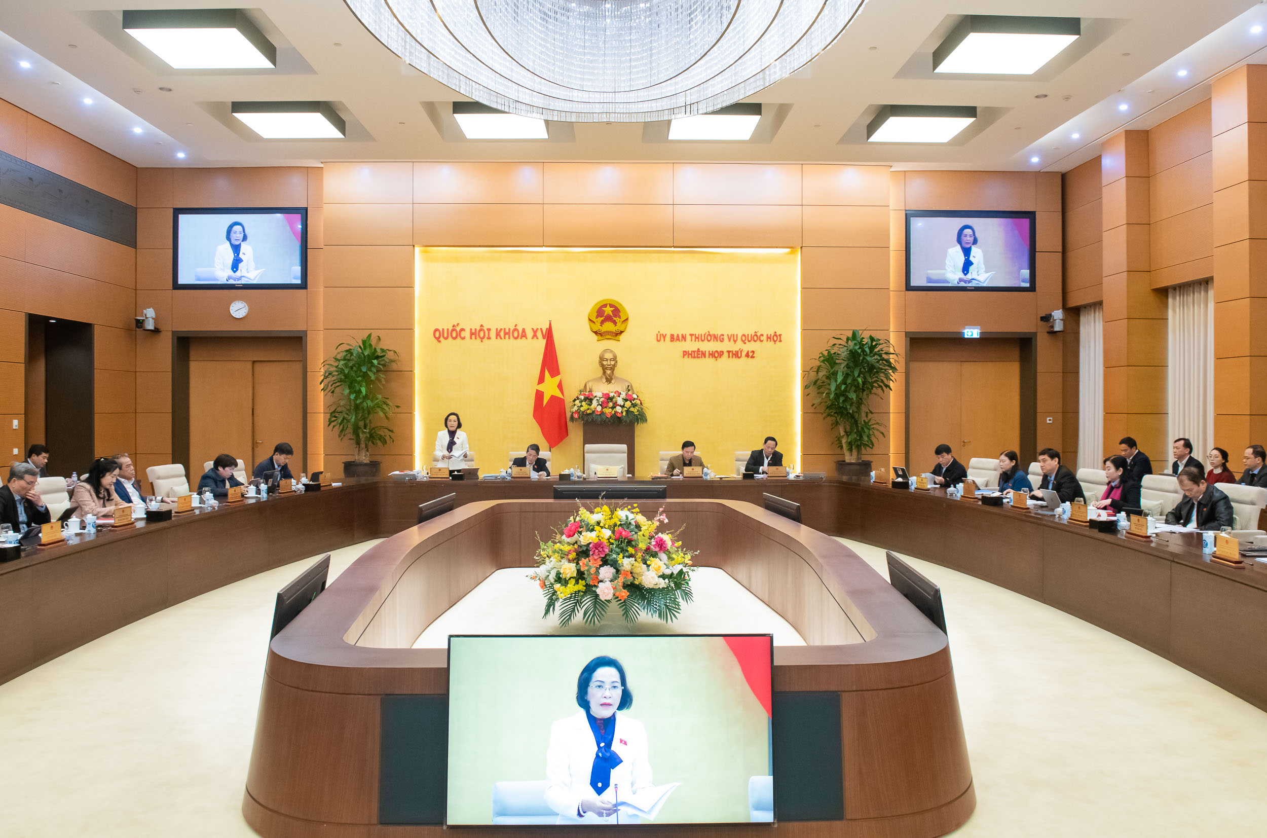 Đề xuất gi&aacute;o vi&ecirc;n được hỗ trợ thu&ecirc; nh&agrave; ở c&ocirc;ng vụ, lương xếp cao nhất- Ảnh 2.