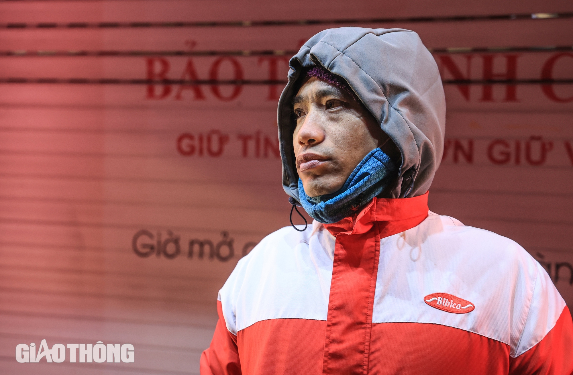 Người Hà Nội dậy từ lúc “gà chưa gáy” chờ mua vàng ngày vía Thần Tài- Ảnh 2. Người Hà Nội dậy từ lúc “gà chưa gáy” chờ mua vàng ngày vía Thần Tài- Ảnh 2.