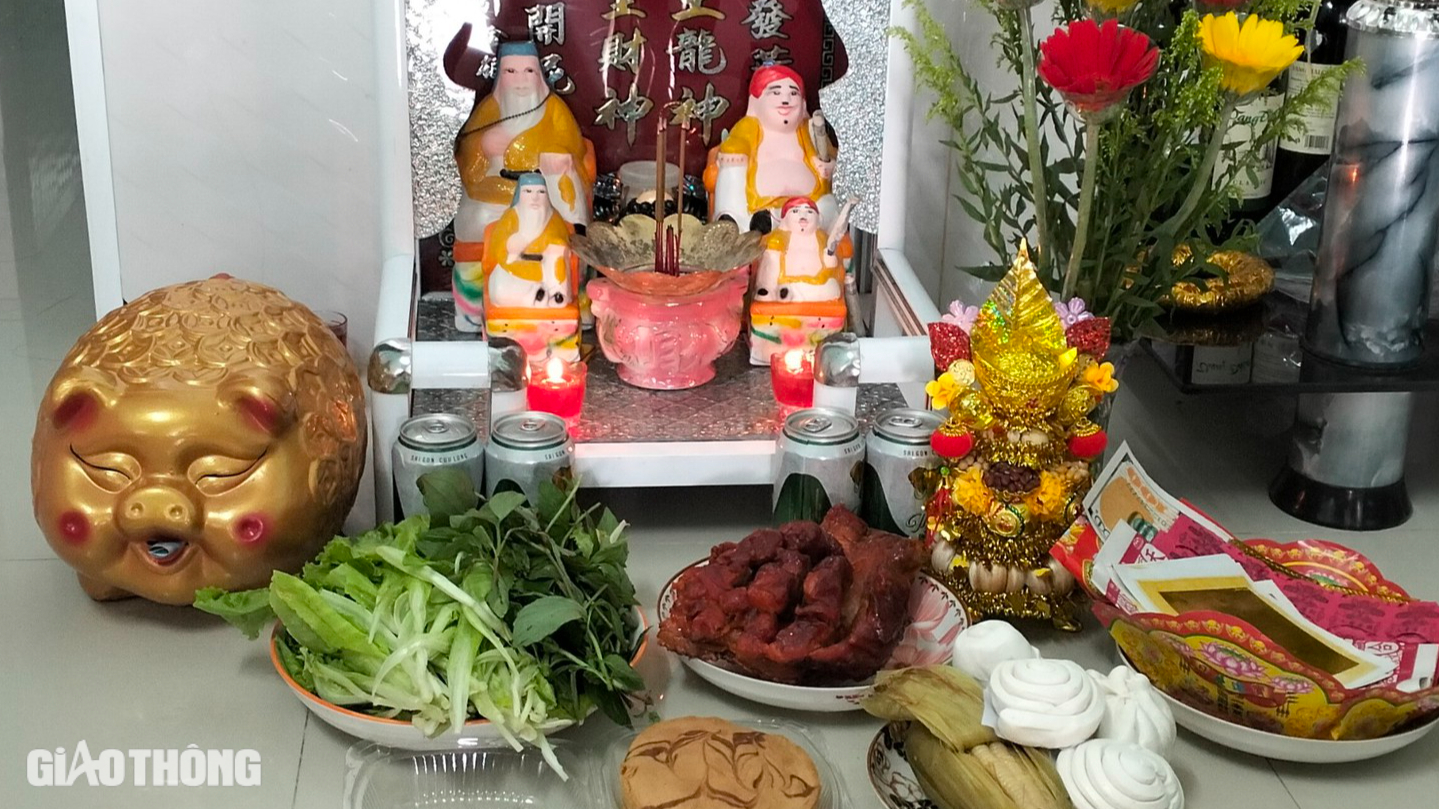 Bạc Liêu: Người dân tấp nập mua lễ vật ngày vía Thần Tài- Ảnh 9. Bạc Liêu: Người dân tấp nập mua lễ vật ngày vía Thần Tài- Ảnh 9.