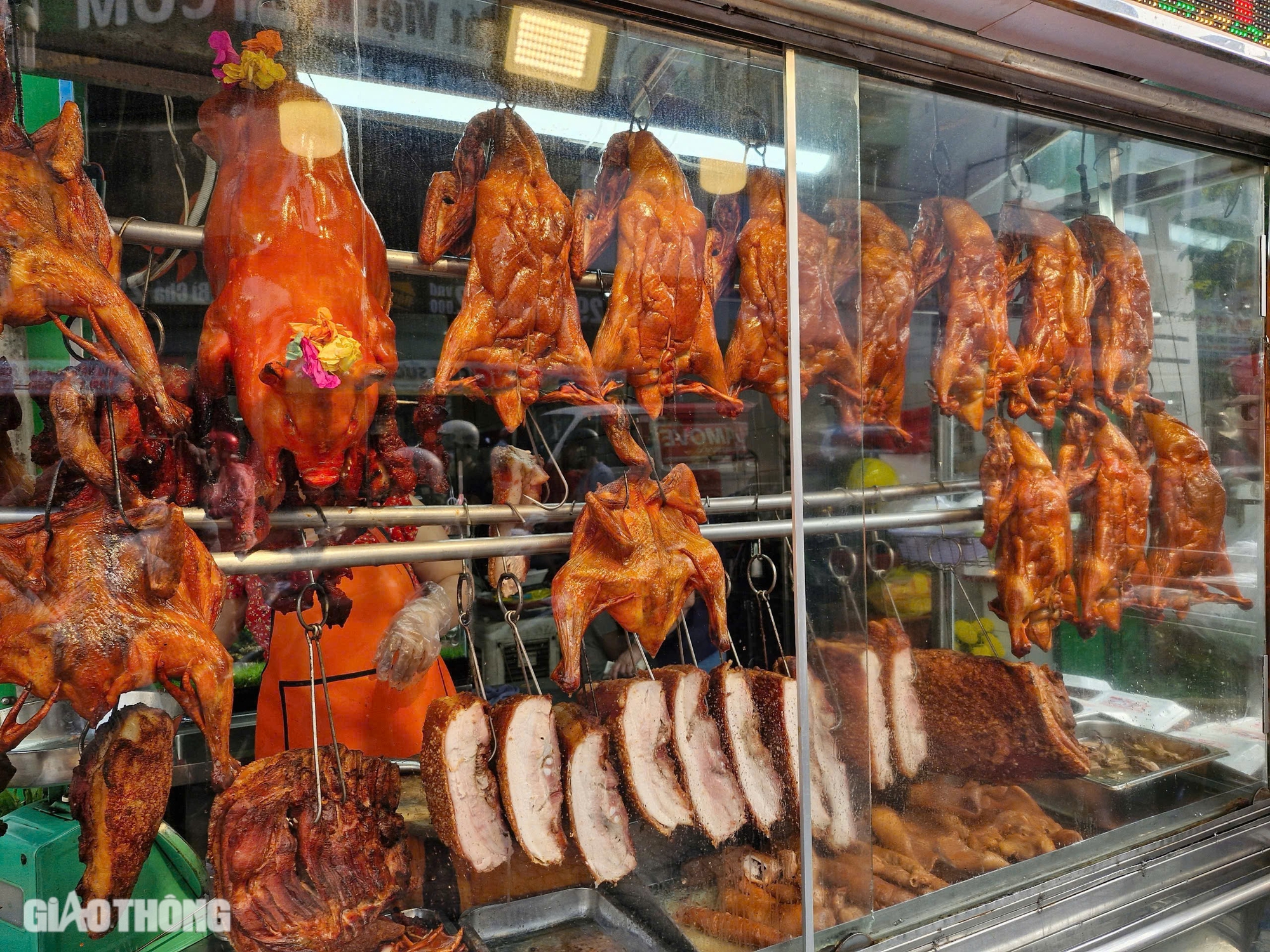 Nhộn nhịp tại "thiên đường" cá lóc nướng ngày vía Thần Tài- Ảnh 18. Nhộn nhịp tại "thiên đường" cá lóc nướng ngày vía Thần Tài- Ảnh 18.