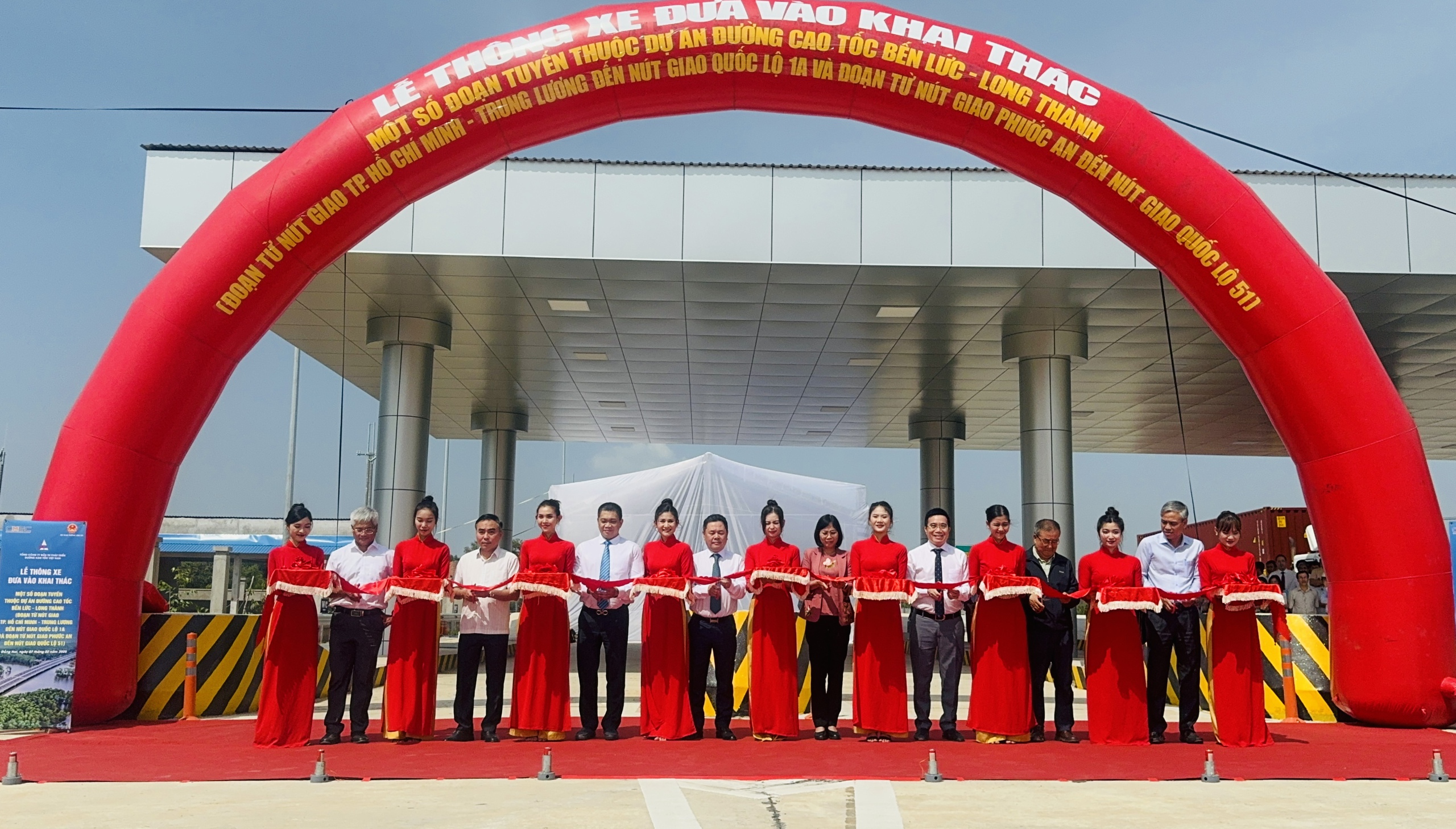 Ch&iacute;nh thức th&ocirc;ng xe hai đoạn cao tốc Bến Lức - Long Th&agrave;nh sau gần 11 năm thi c&ocirc;ng- Ảnh 1.