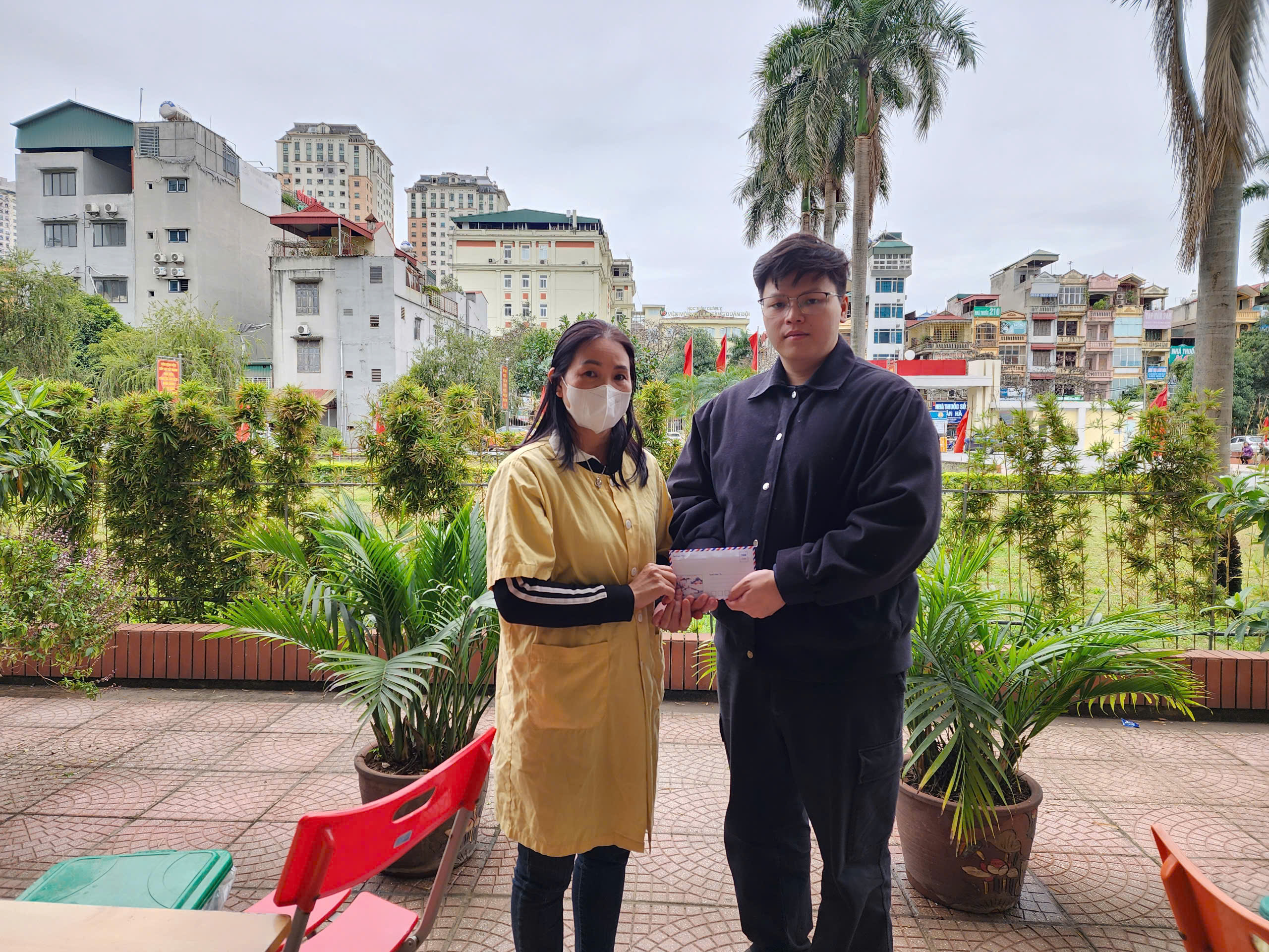 Trao quà cho gia đình nữ sinh nghèo mất đôi chân vì tai nạn giao thông- Ảnh 1. Trao quà cho gia đình nữ sinh nghèo mất đôi chân vì tai nạn giao thông- Ảnh 1.