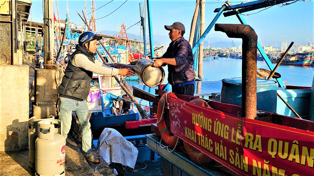 Đầu năm đ&oacute;n lộc biển, ngư d&acirc;n Kh&aacute;nh H&ograve;a vươn khơi gỡ thẻ v&agrave;ng IUU- Ảnh 11.