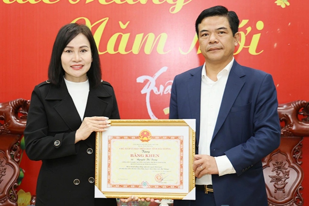 Hải Dương: Tặng bằng khen cho người phụ nữ cứu 3 ch&aacute;u b&eacute; bị đuối nước- Ảnh 1.