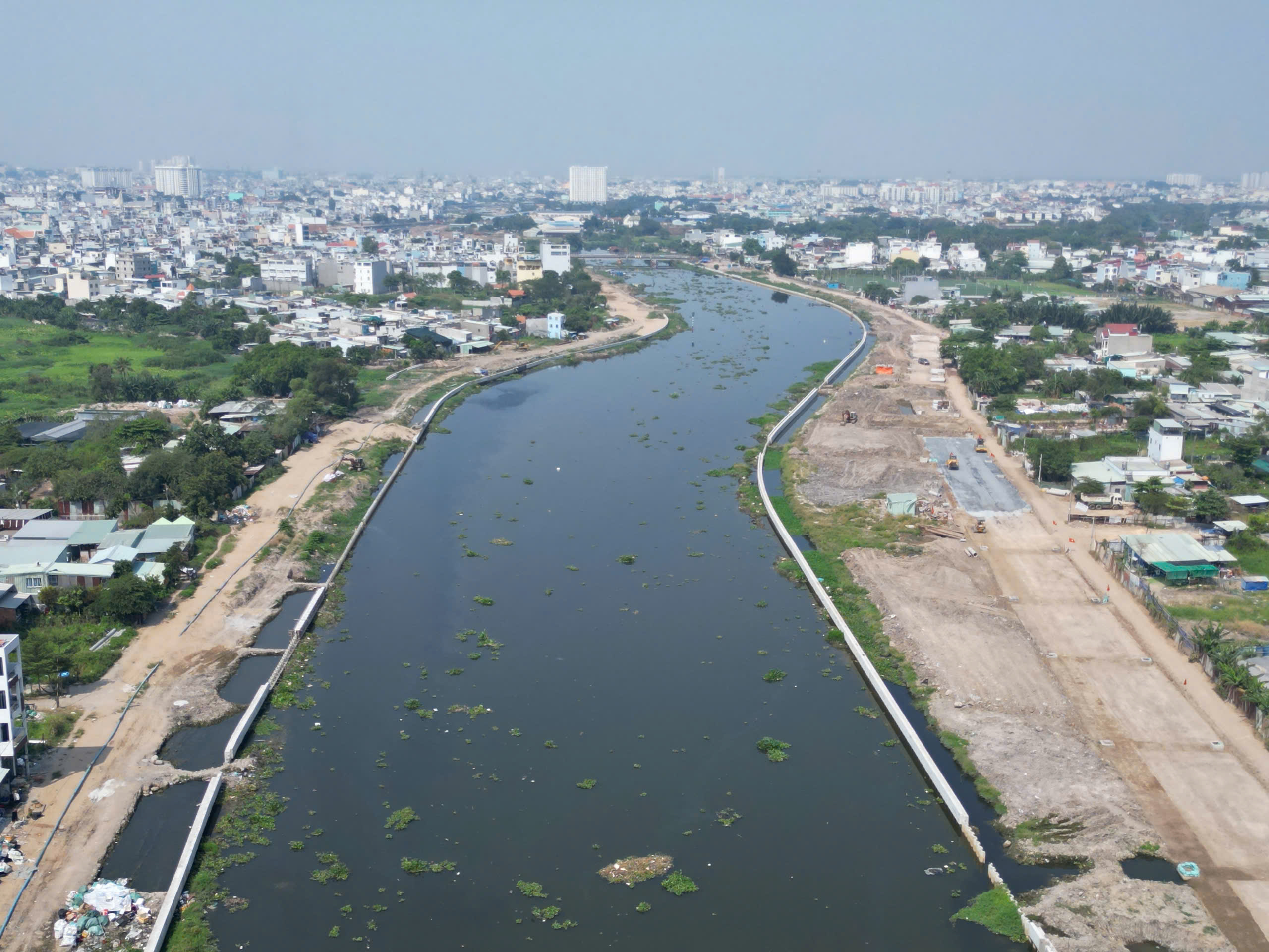 Hai đại công trình kênh rạch TP.HCM chạy đua tiến độ nhưng GPMB vẫn là “nút thắt”- Ảnh 2.