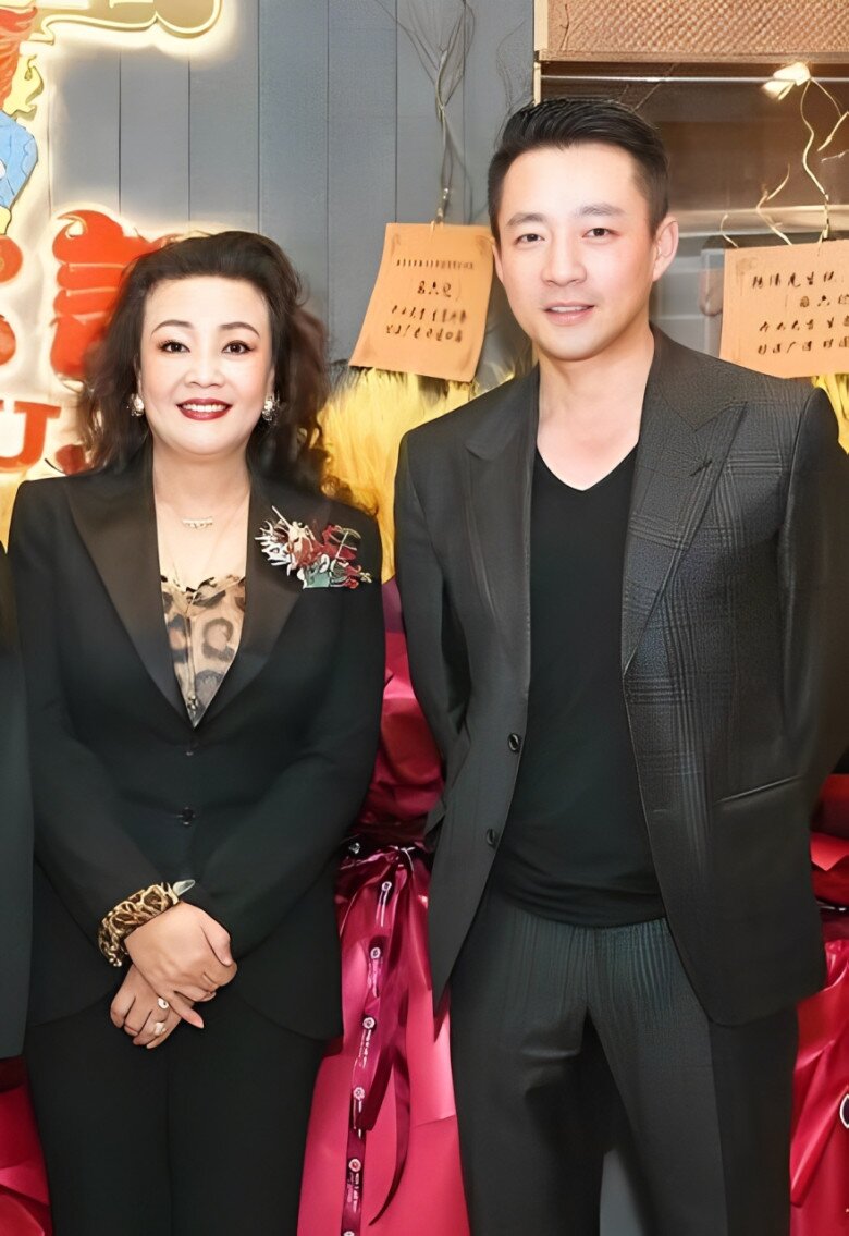 Chồng cũ tuy&ecirc;n bố từ mặt mẹ ruột sau khi Từ Hy Vi&ecirc;n qua đời- Ảnh 1.