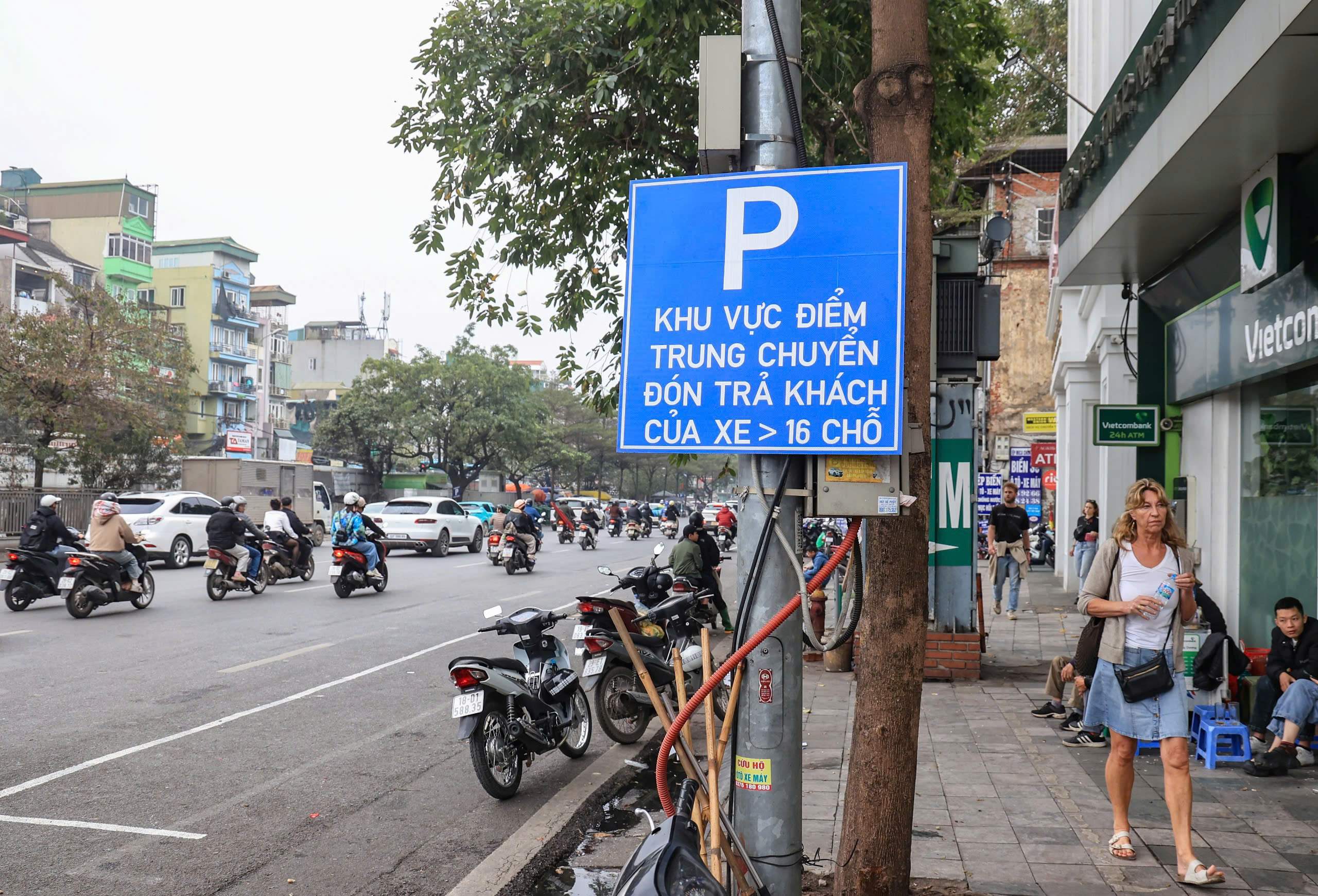 Ng&agrave;y đầu hạn chế xe tr&ecirc;n 16 chỗ v&agrave;o khu vực phố cổ H&agrave; Nội- Ảnh 5.