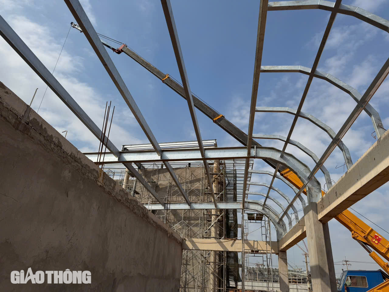 Lắp kết cấu th&eacute;p cho th&aacute;p kh&ocirc;ng lưu cao nhất Việt Nam- Ảnh 5.