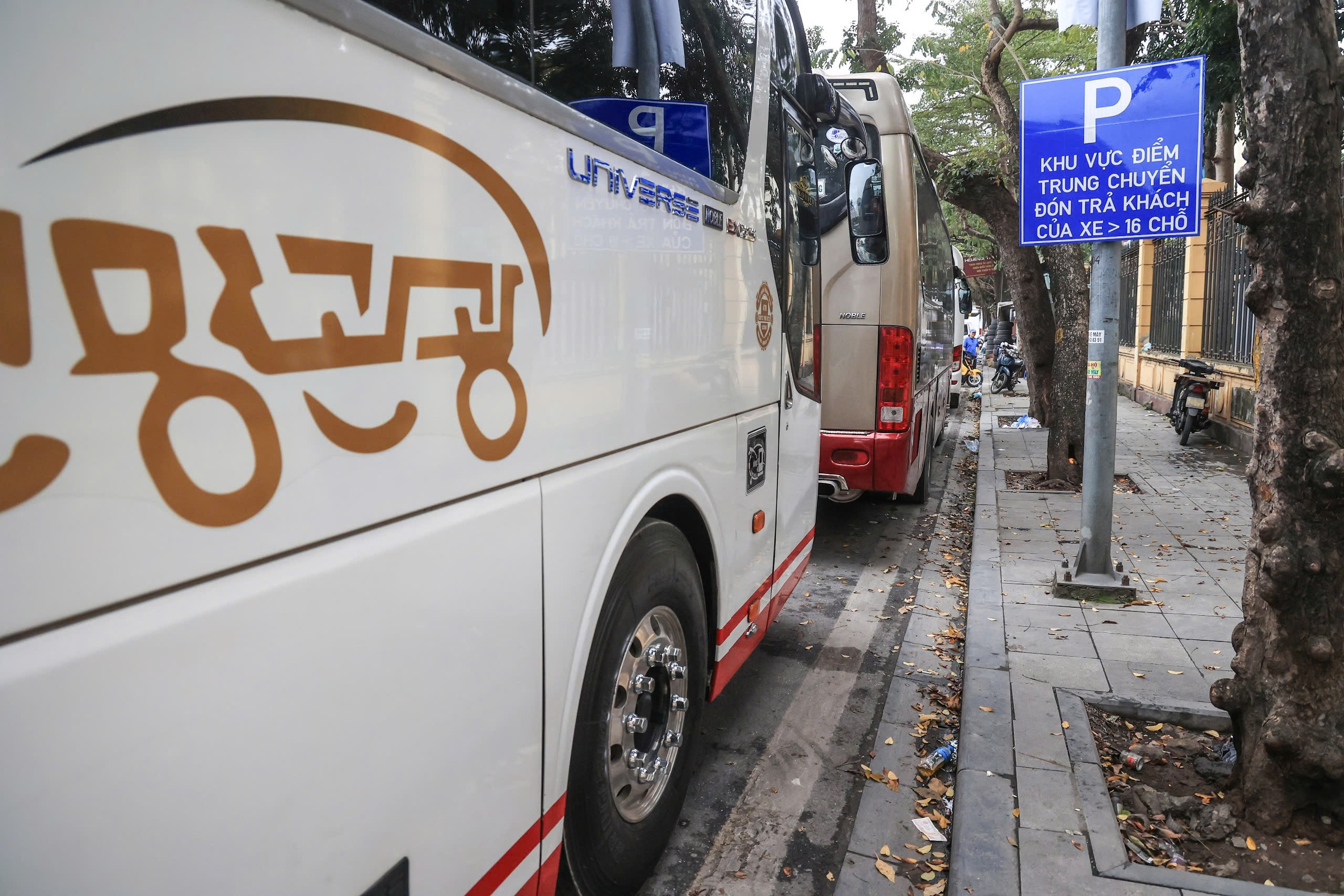 Ng&agrave;y đầu hạn chế xe tr&ecirc;n 16 chỗ v&agrave;o khu vực phố cổ H&agrave; Nội- Ảnh 9.