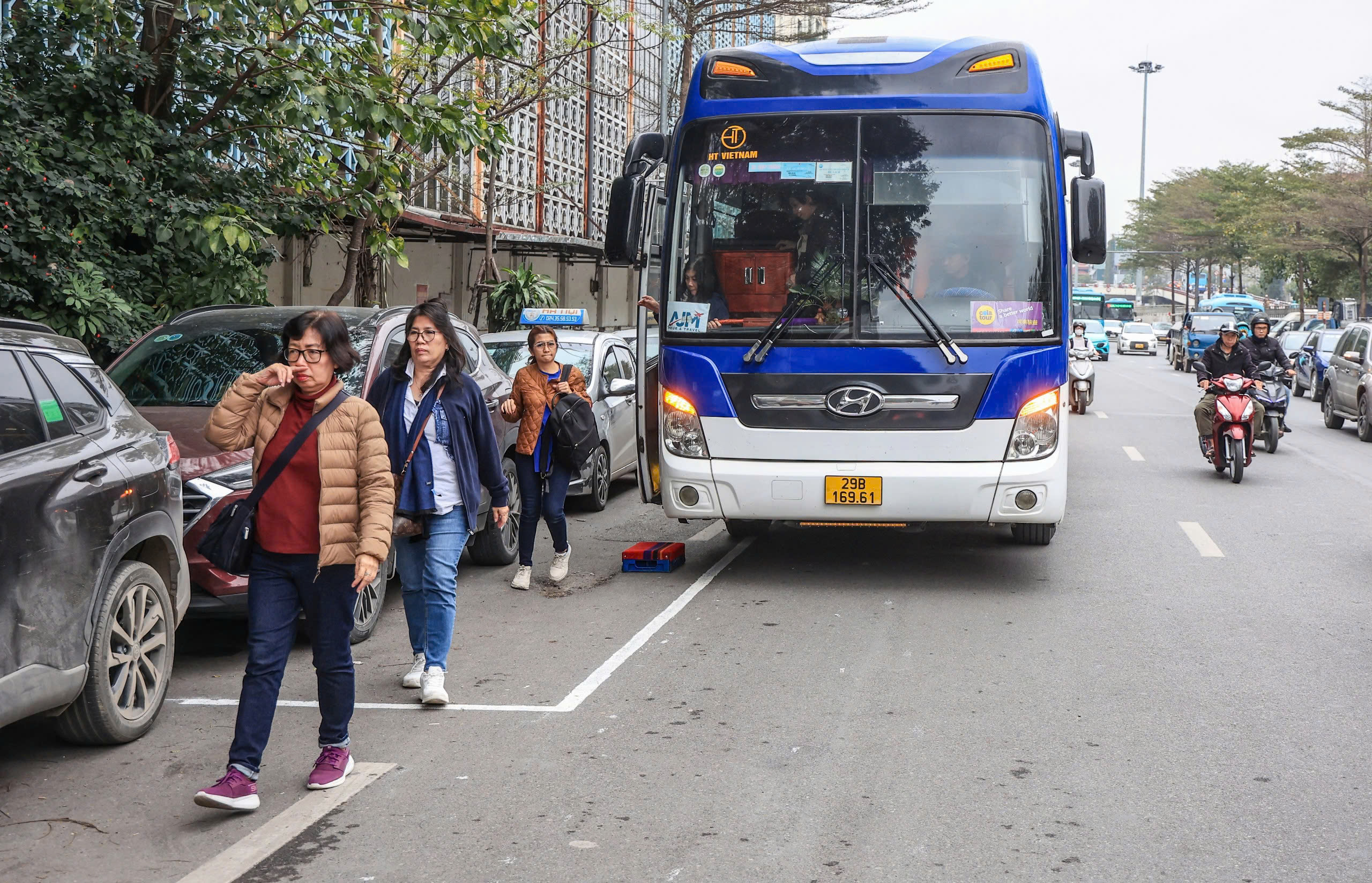 Ng&agrave;y đầu hạn chế xe tr&ecirc;n 16 chỗ v&agrave;o khu vực phố cổ H&agrave; Nội- Ảnh 6.