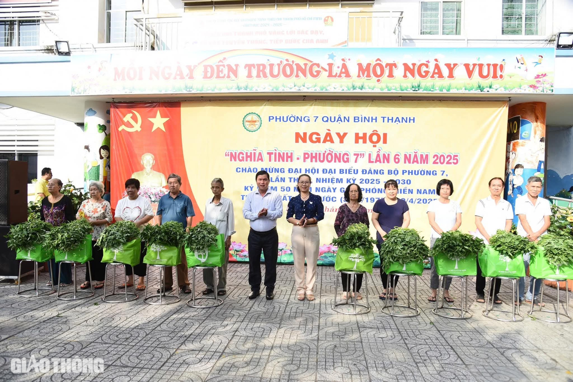 TP.HCM: Người dân phấn khởi trải nghiệm dịch vụ 0 đồng tại ngày hội nghĩa tình- Ảnh 2. TP.HCM: Người dân phấn khởi trải nghiệm dịch vụ 0 đồng tại ngày hội nghĩa tình- Ảnh 2.