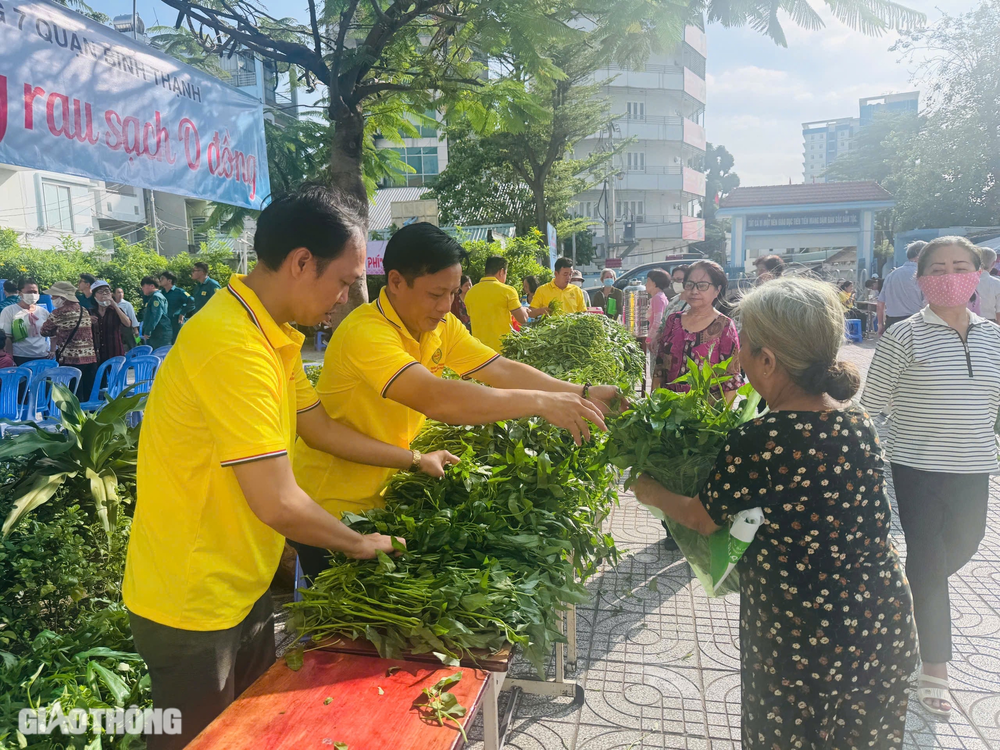 TP.HCM: Người dân phấn khởi trải nghiệm dịch vụ 0 đồng tại ngày hội nghĩa tình- Ảnh 9. TP.HCM: Người dân phấn khởi trải nghiệm dịch vụ 0 đồng tại ngày hội nghĩa tình- Ảnh 9.