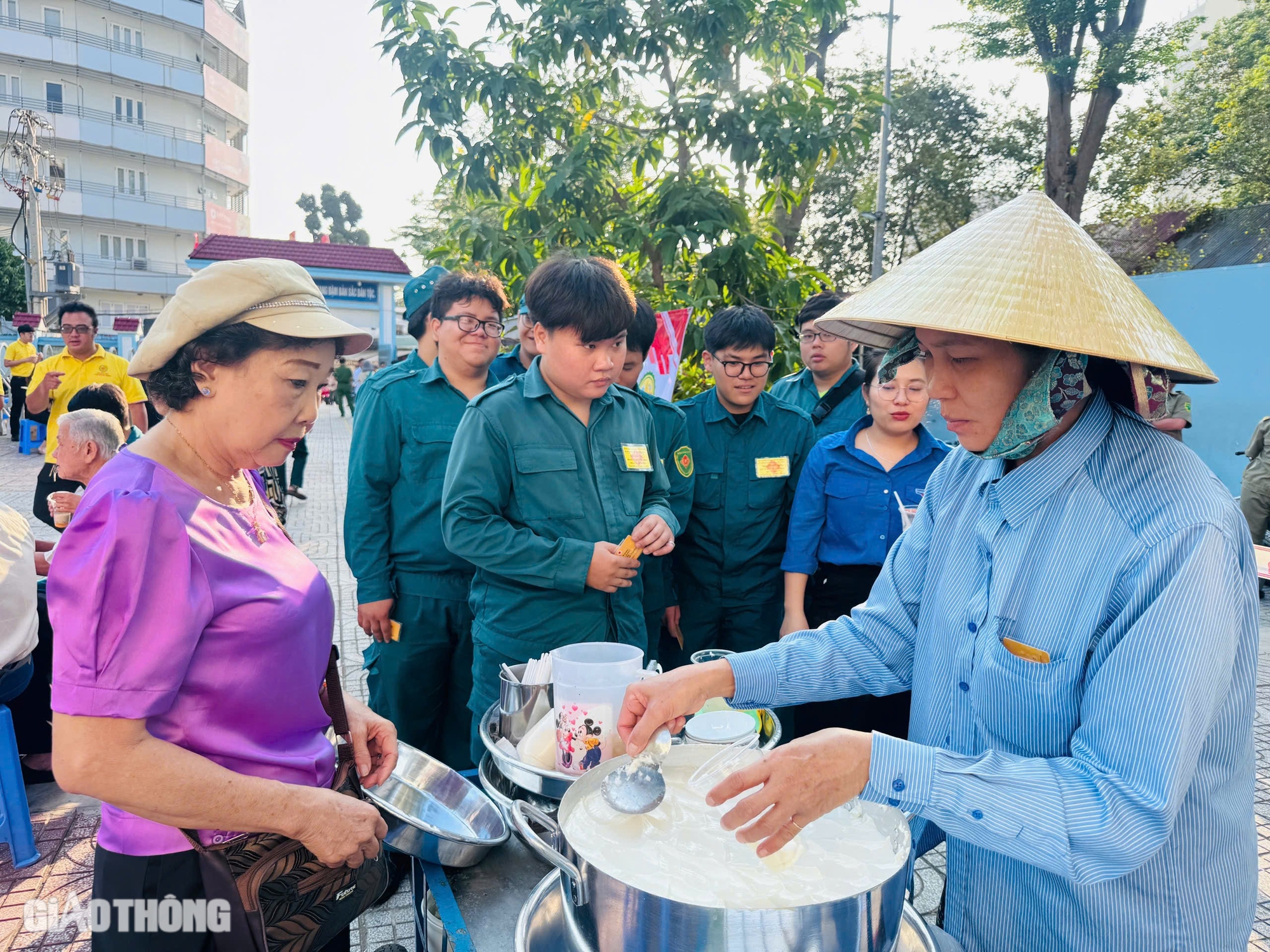 TP.HCM: Người dân phấn khởi trải nghiệm dịch vụ 0 đồng tại ngày hội nghĩa tình- Ảnh 4. TP.HCM: Người dân phấn khởi trải nghiệm dịch vụ 0 đồng tại ngày hội nghĩa tình- Ảnh 4.