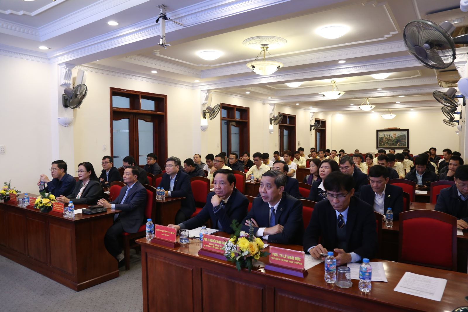 Các đại biểu tham dự Lễ khai giảng. Các đại biểu tham dự Lễ khai giảng.