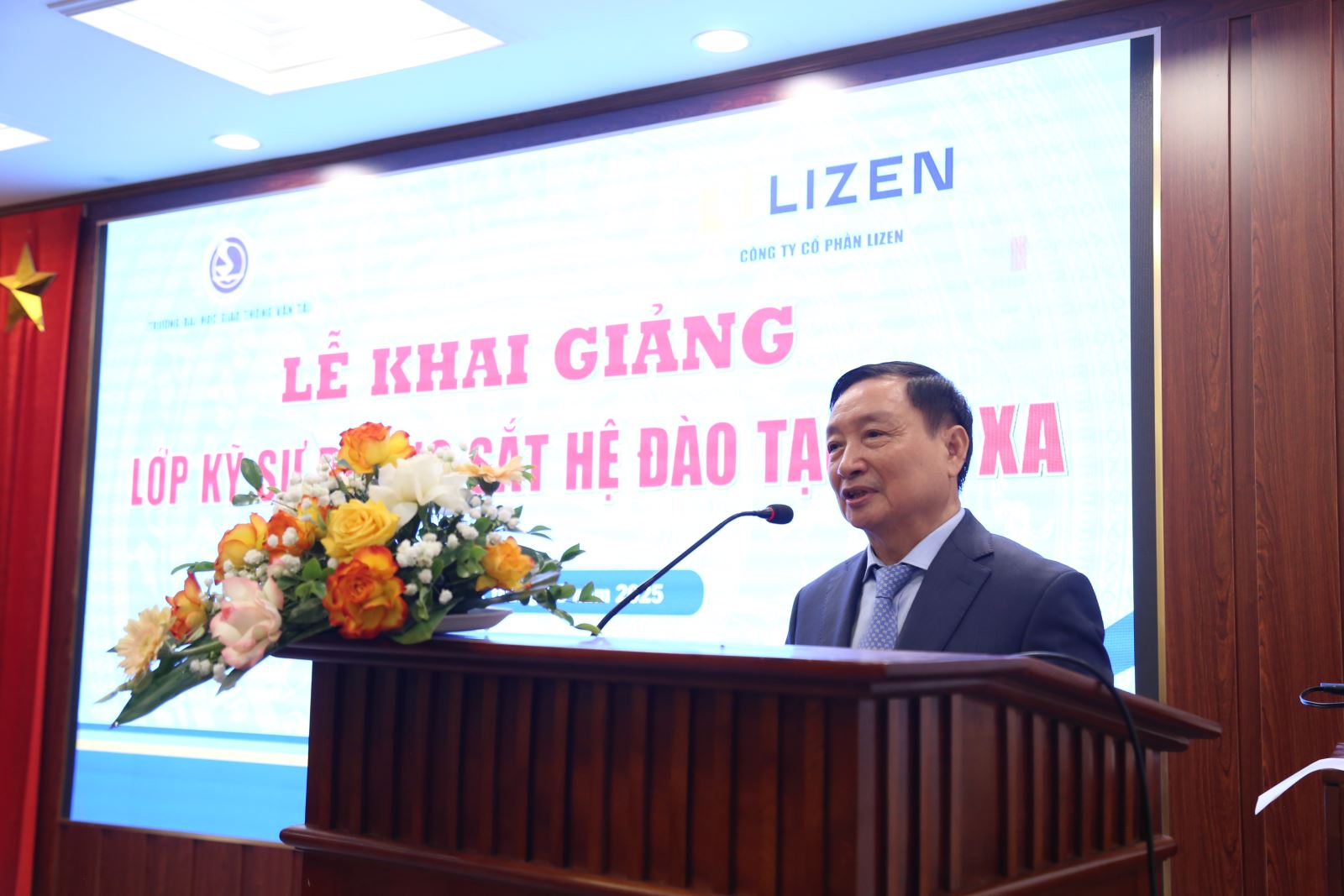 Ông Bùi Dương Hùng – Chủ tịch Hội đồng quản trị Công ty LIZEN phát biểu. Ông Bùi Dương Hùng – Chủ tịch Hội đồng quản trị Công ty LIZEN phát biểu.