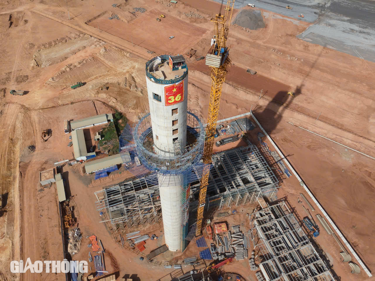 Lắp kết cấu th&eacute;p cho th&aacute;p kh&ocirc;ng lưu cao nhất Việt Nam- Ảnh 14.