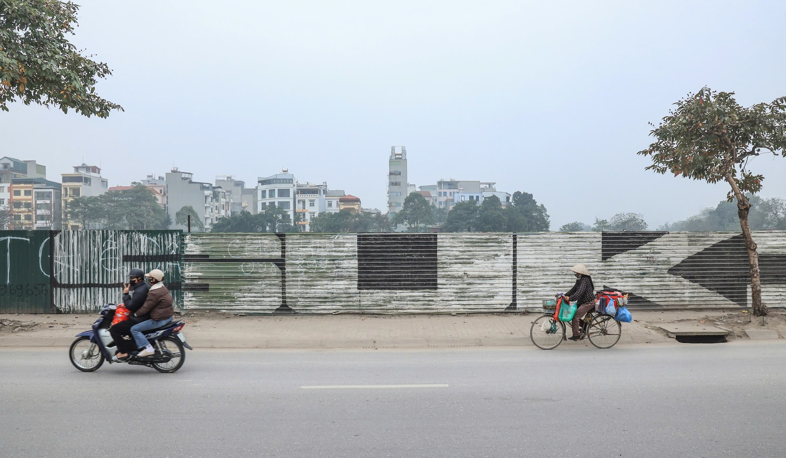 Toàn cảnh khu vực thi công bến xe khách Yên Sở sau 10 năm chờ đợi- Ảnh 11. Toàn cảnh khu vực thi công bến xe khách Yên Sở sau 10 năm chờ đợi- Ảnh 11.