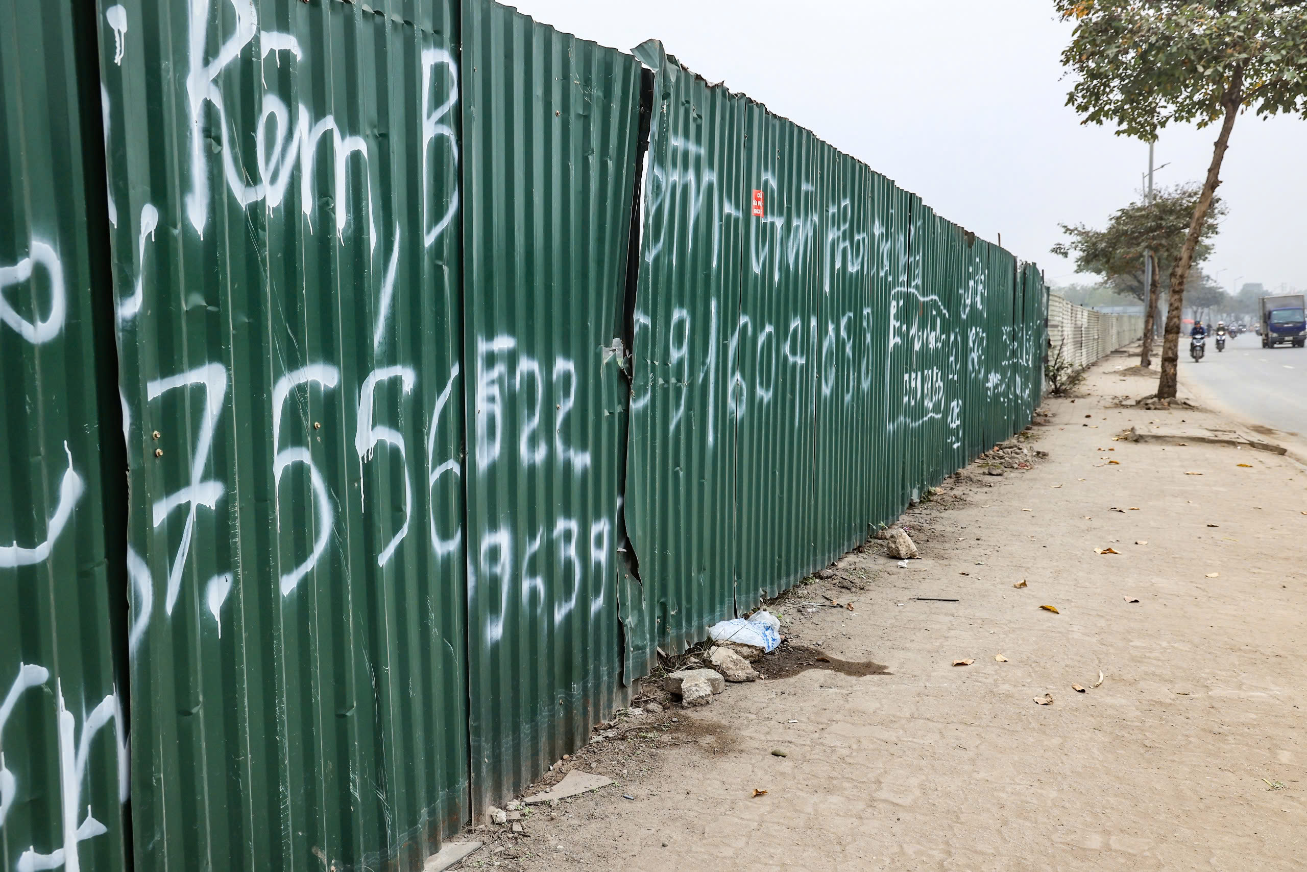 Toàn cảnh khu vực thi công bến xe khách Yên Sở sau 10 năm chờ đợi- Ảnh 9. Toàn cảnh khu vực thi công bến xe khách Yên Sở sau 10 năm chờ đợi- Ảnh 9.