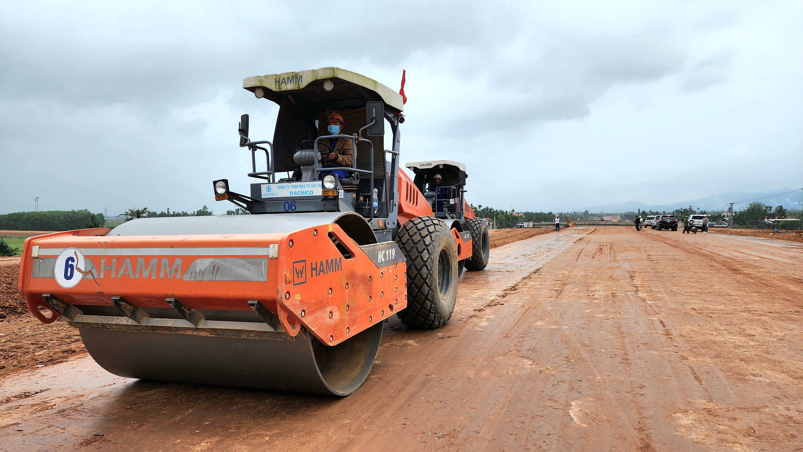 Thứ trưởng Nguyễn Việt H&ugrave;ng: Nỗ lực cao nhất ho&agrave;n th&agrave;nh cao tốc Quảng Ng&atilde;i - Ho&agrave;i Nhơn- Ảnh 2.