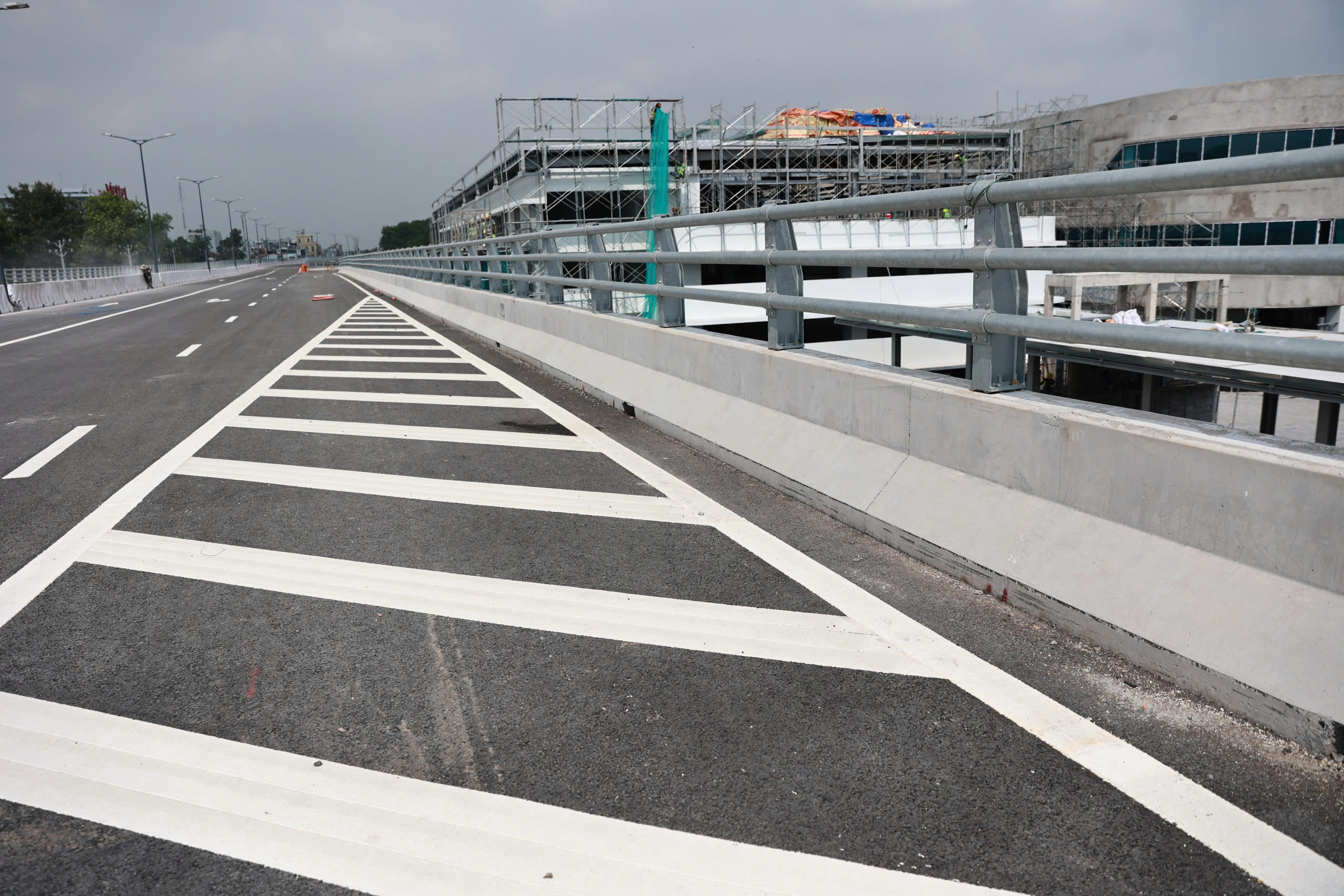 Cận cảnh cầu vượt trước nh&agrave; ga T3 sắp đưa v&agrave;o khai th&aacute;c- Ảnh 9.