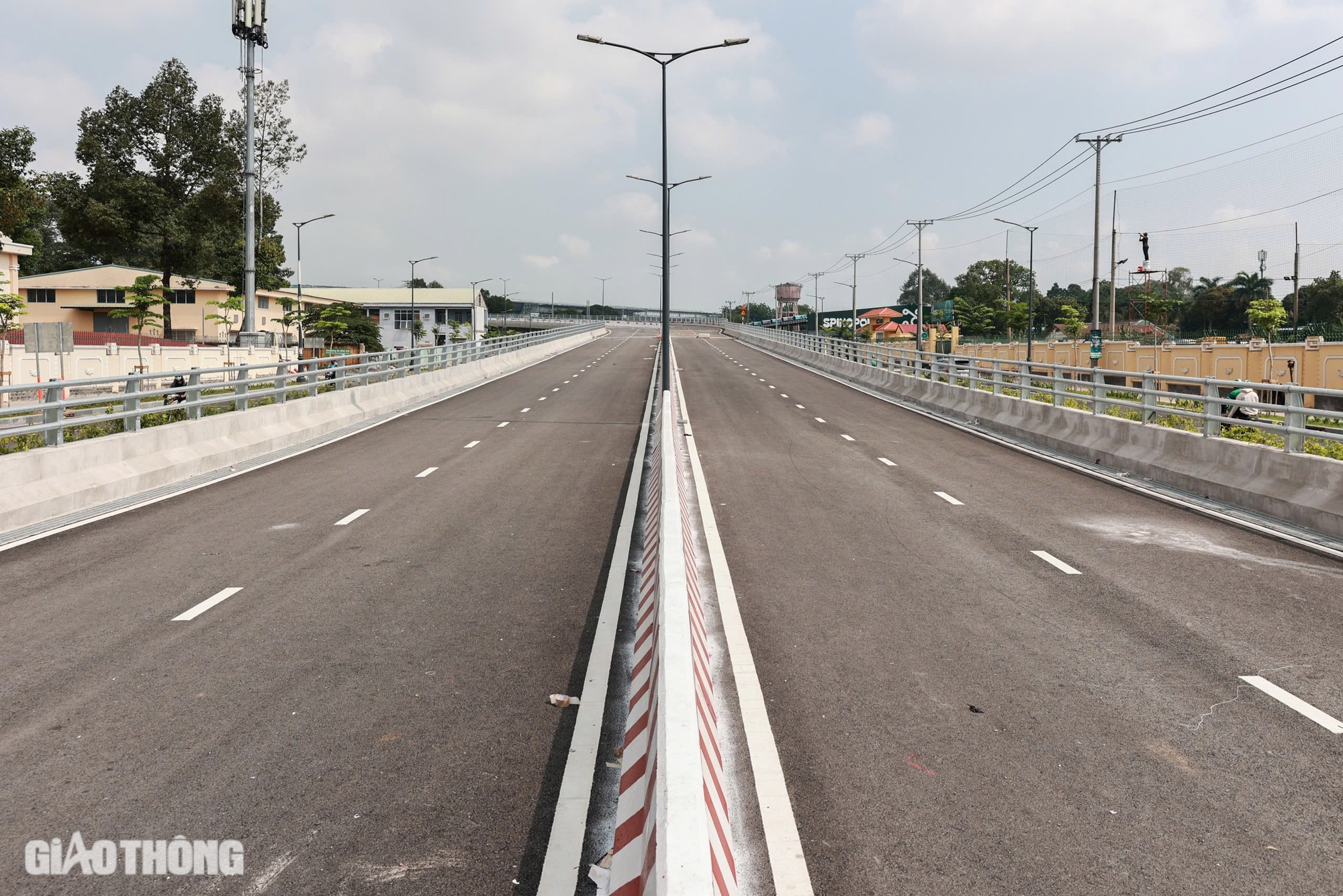 Cận cảnh cầu vượt trước nh&agrave; ga T3 sắp đưa v&agrave;o khai th&aacute;c- Ảnh 4.