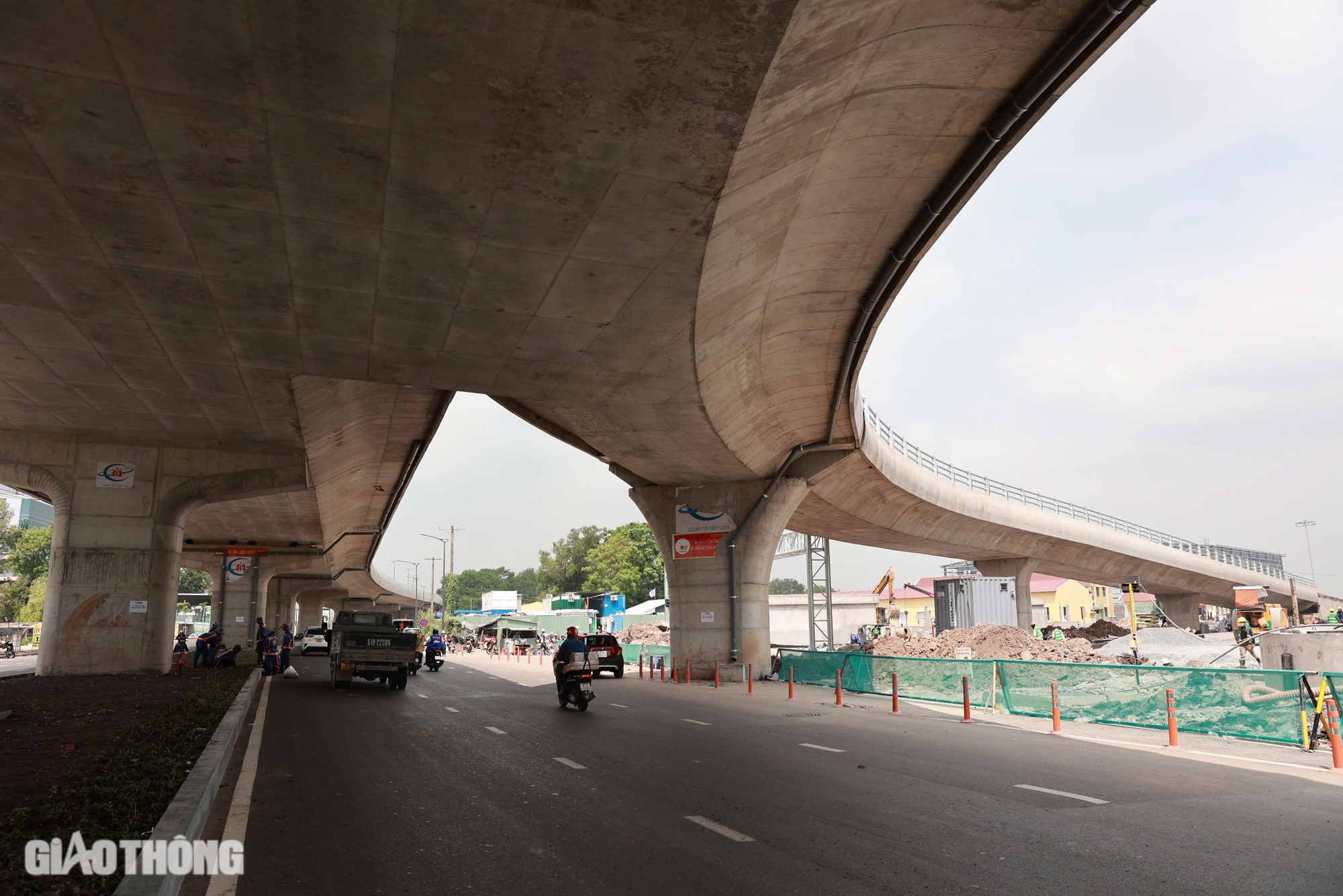 Cận cảnh cầu vượt trước nh&agrave; ga T3 sắp đưa v&agrave;o khai th&aacute;c- Ảnh 3.