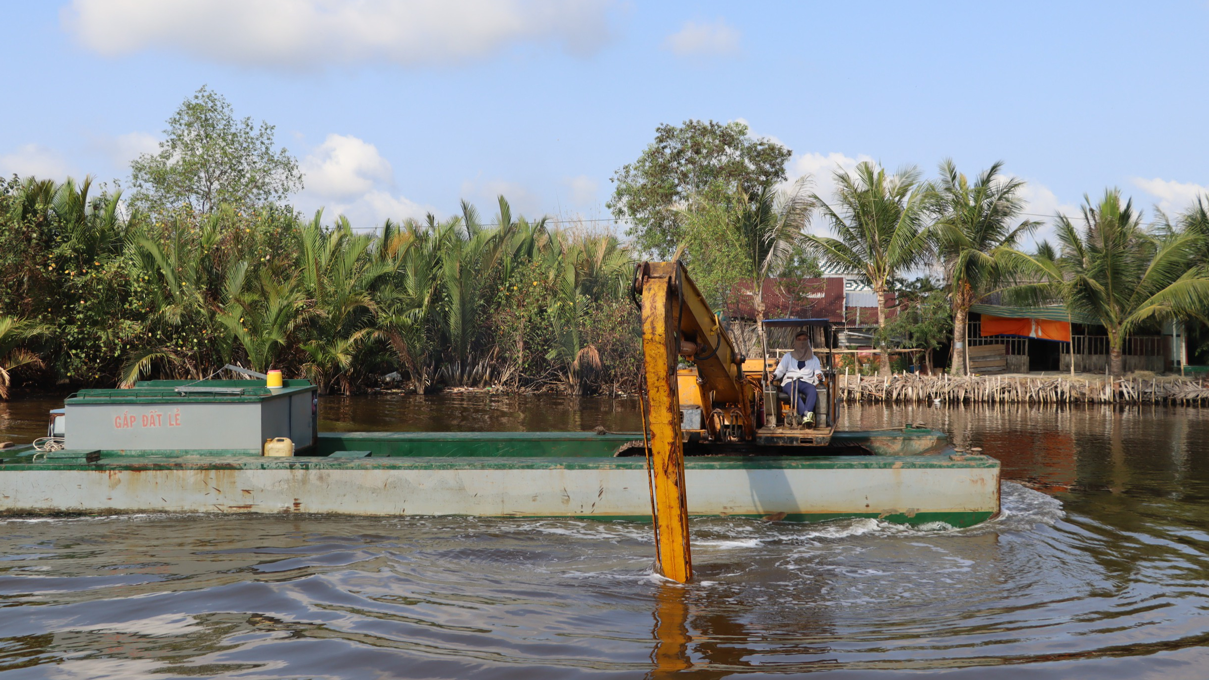 C&agrave; Mau: Nạo v&eacute;t cửa biển C&aacute;i Đ&ocirc;i V&agrave;m với 30 tỷ đồng từ x&atilde; hội ho&aacute;- Ảnh 1.