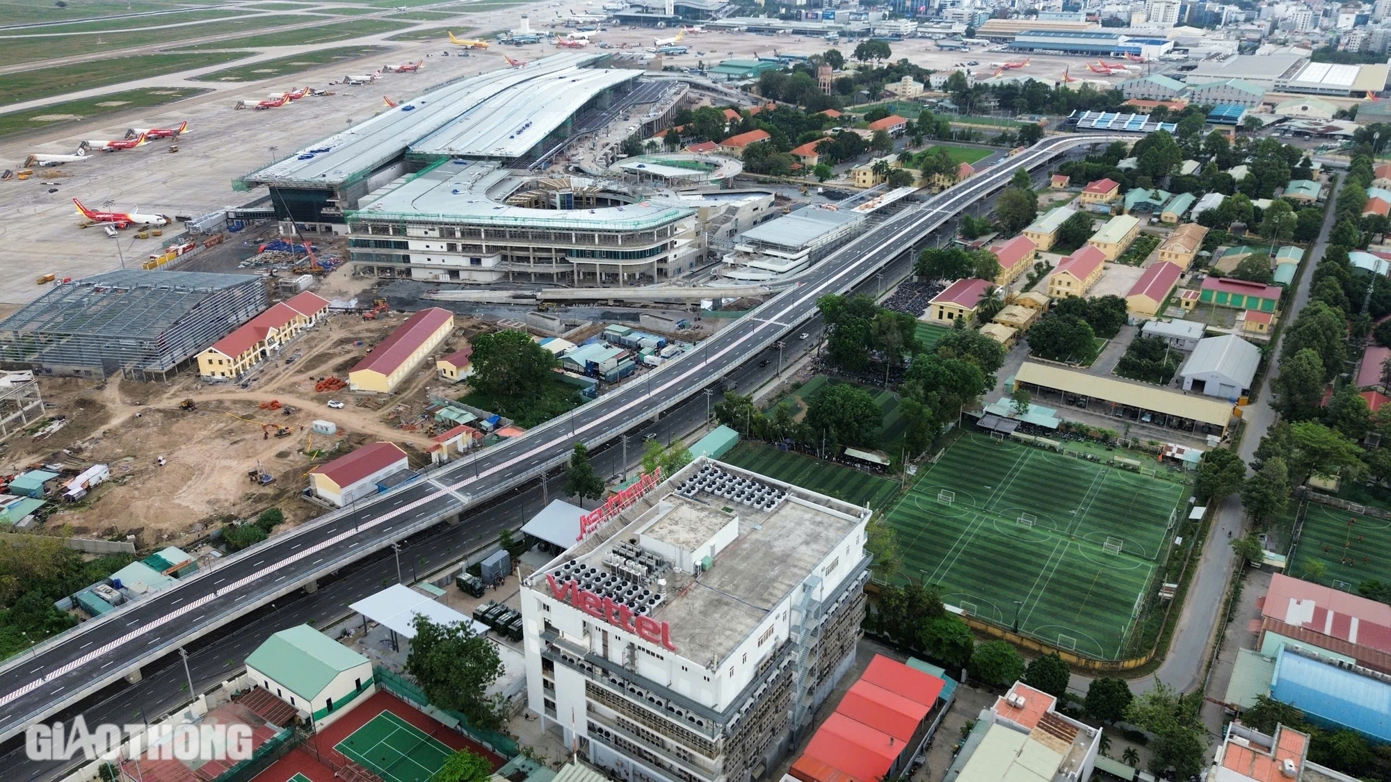 Cận cảnh cầu vượt trước nh&agrave; ga T3 sắp đưa v&agrave;o khai th&aacute;c- Ảnh 14.