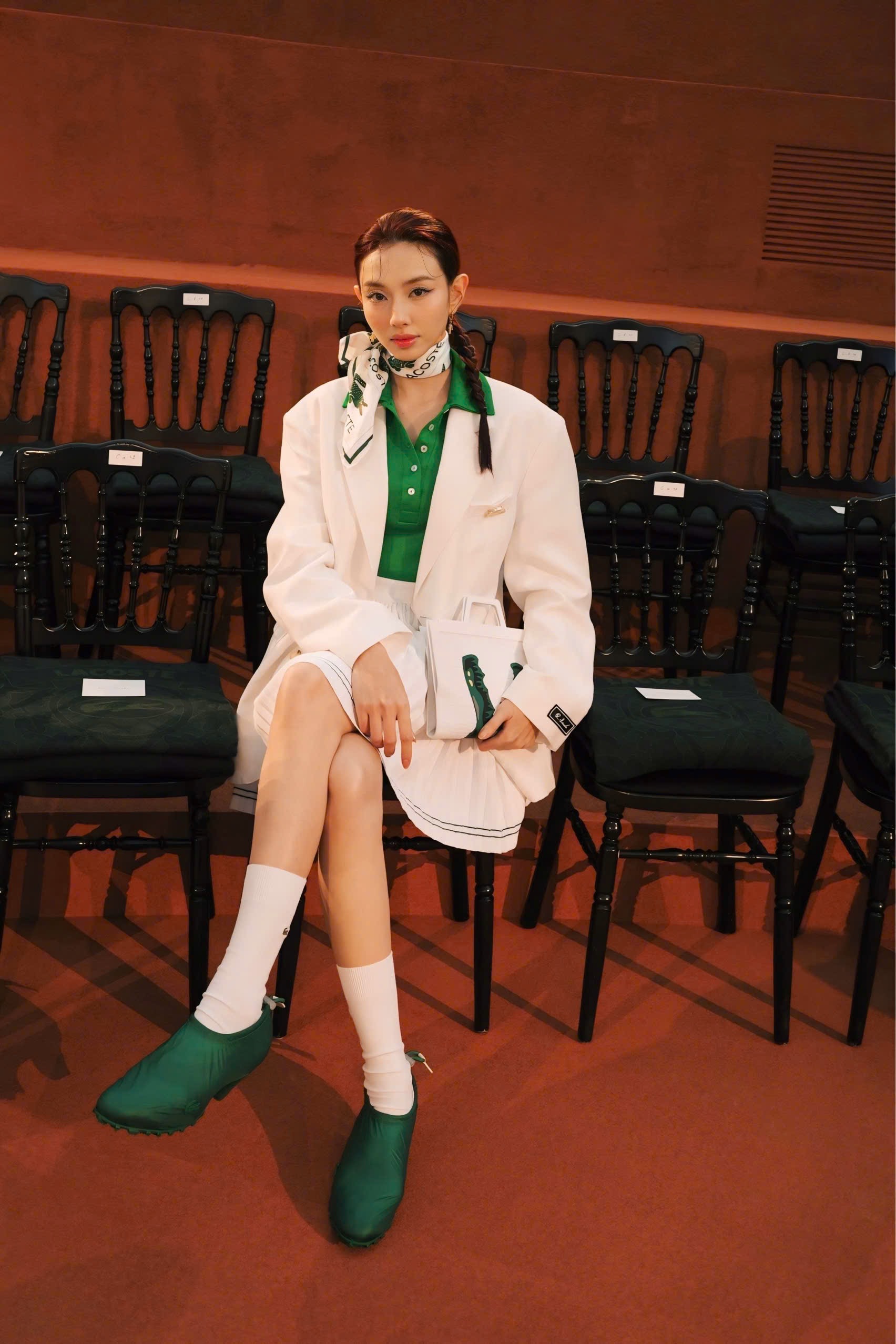 Hoa hậu Th&ugrave;y Ti&ecirc;n hội ngộ d&agrave;n sao quốc tế tại Paris sau l&ugrave;m x&ugrave;m quảng c&aacute;o kẹo KERA- Ảnh 4.