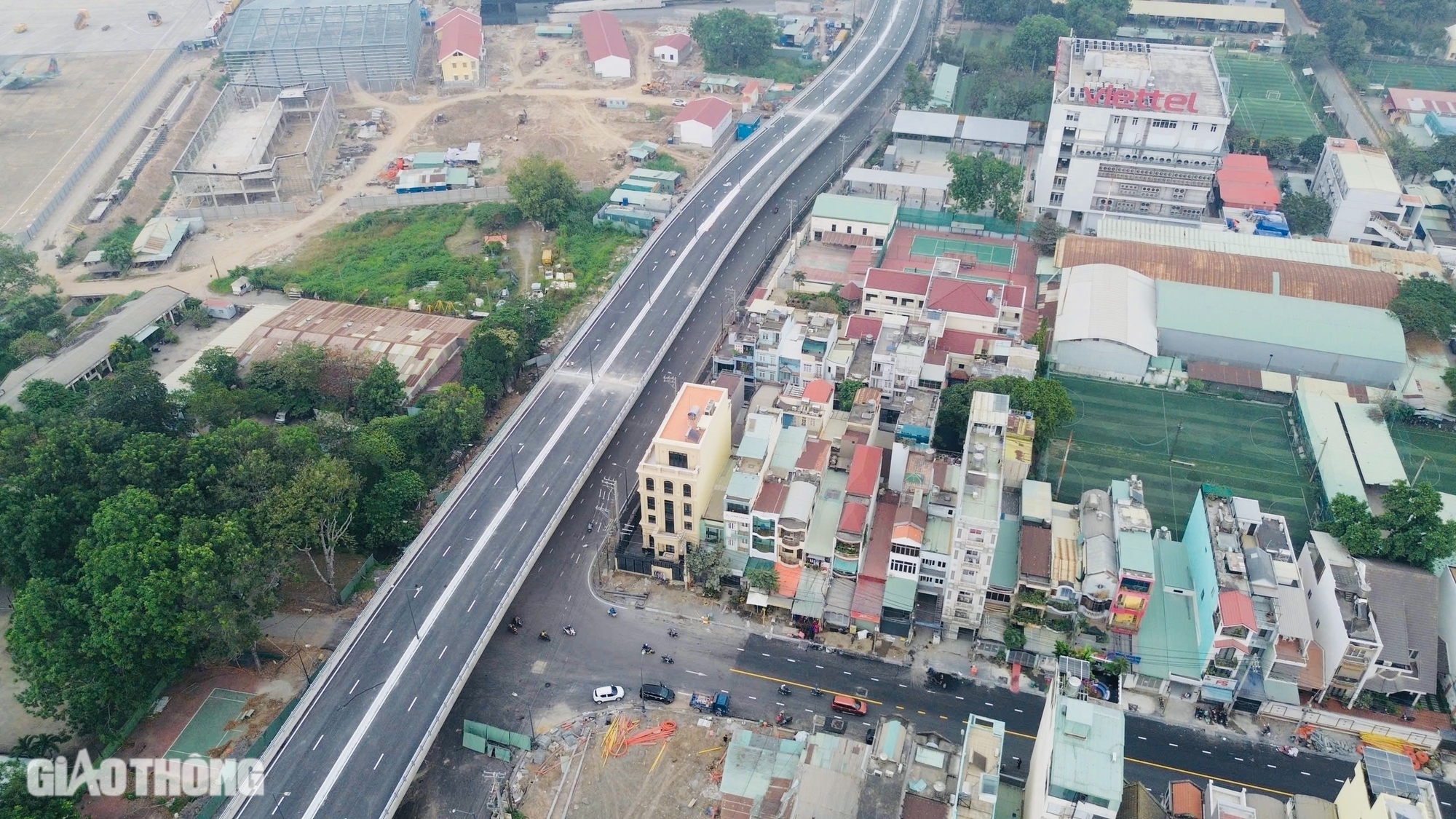 Cận cảnh cầu vượt trước nh&agrave; ga T3 sắp đưa v&agrave;o khai th&aacute;c- Ảnh 1.