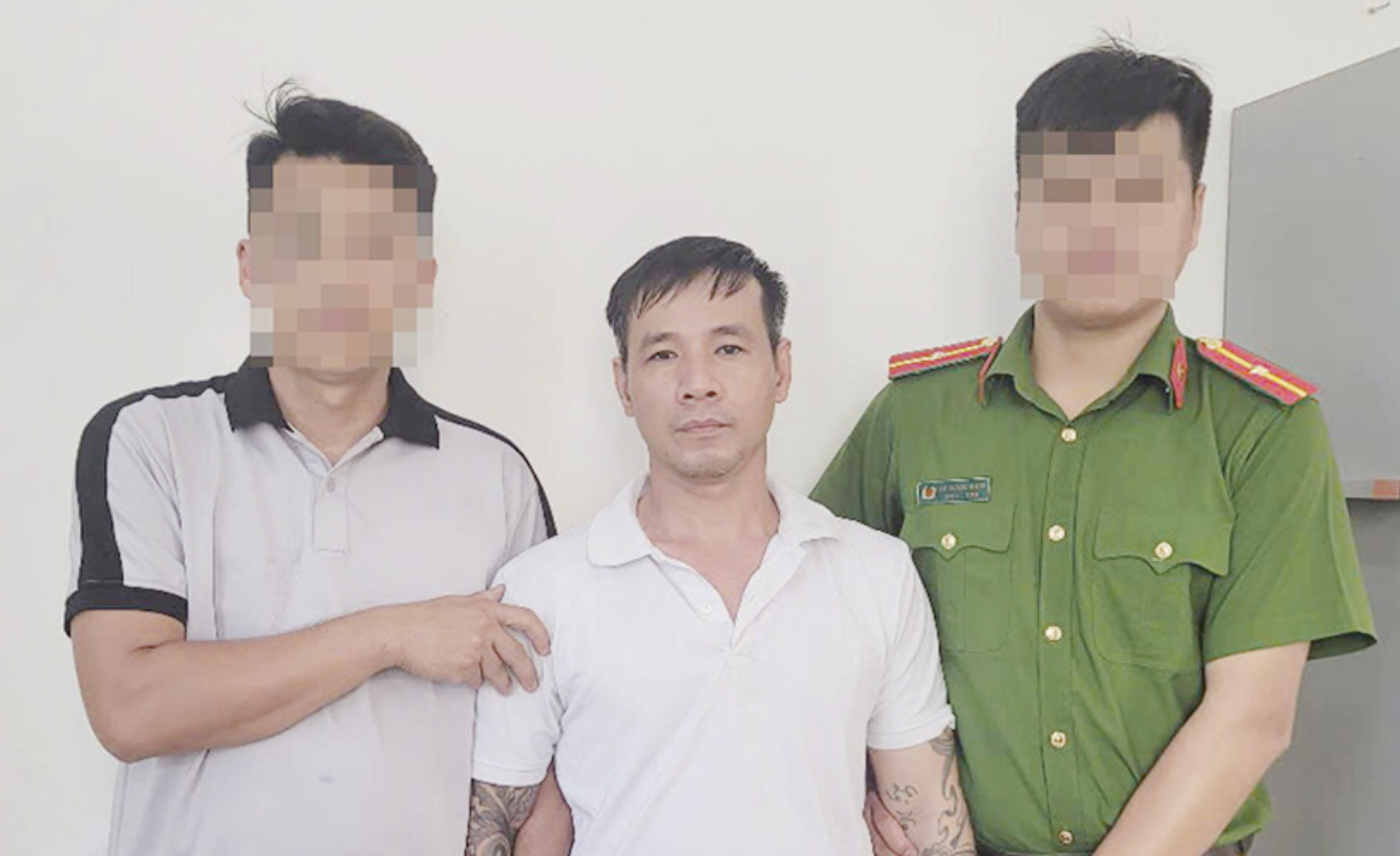 Bắt kẻ trốn truy nã vì cưỡng đoạt tài sản của doanh nghiệp khai thác cát- Ảnh 1. Bắt kẻ trốn truy nã vì cưỡng đoạt tài sản của doanh nghiệp khai thác cát- Ảnh 1.