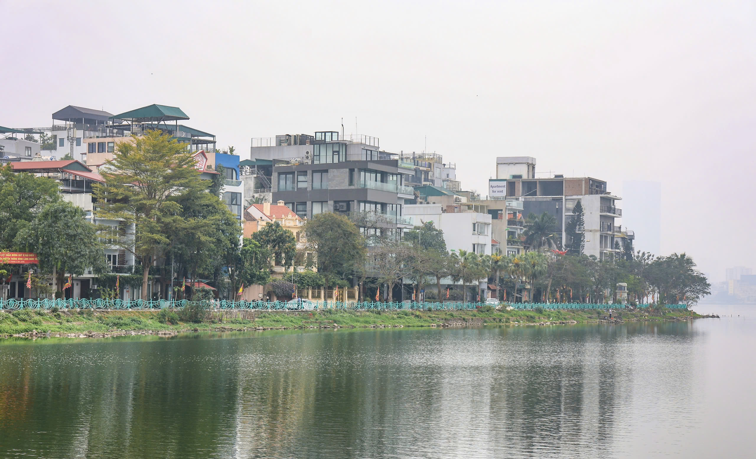 Hiện trạng hai tuyến đường ven Hồ T&acirc;y sắp được mở rộng l&ecirc;n 21m- Ảnh 7.