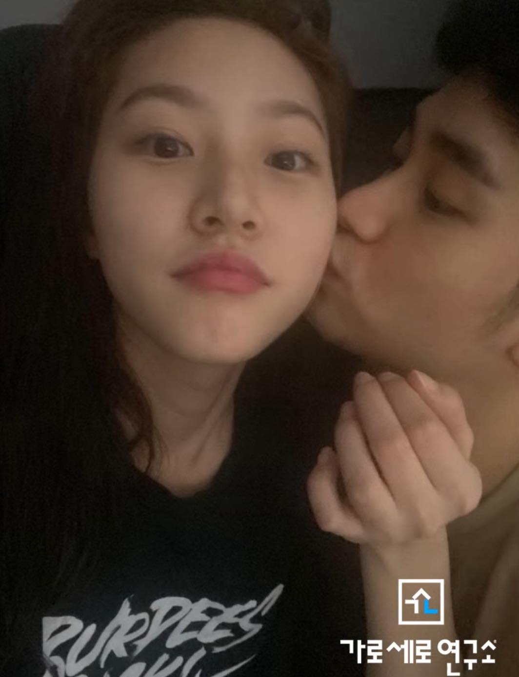 Livestream công bố thông tin gây sốc về chuyện hẹn hò của Kim Soo Hyun và Kim Sae Ron- Ảnh 1. Livestream công bố thông tin gây sốc về chuyện hẹn hò của Kim Soo Hyun và Kim Sae Ron- Ảnh 1.