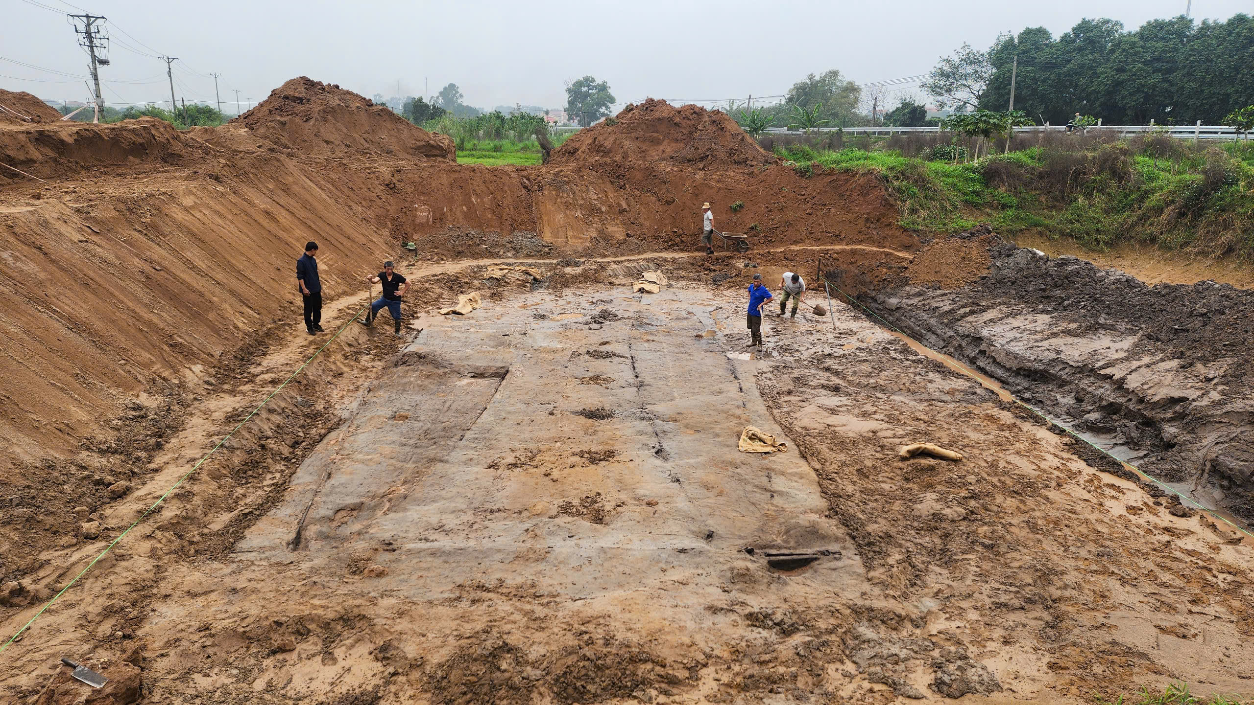 Khai quật 2 thuyền độc mộc cổ ở Bắc Ninh- Ảnh 5.