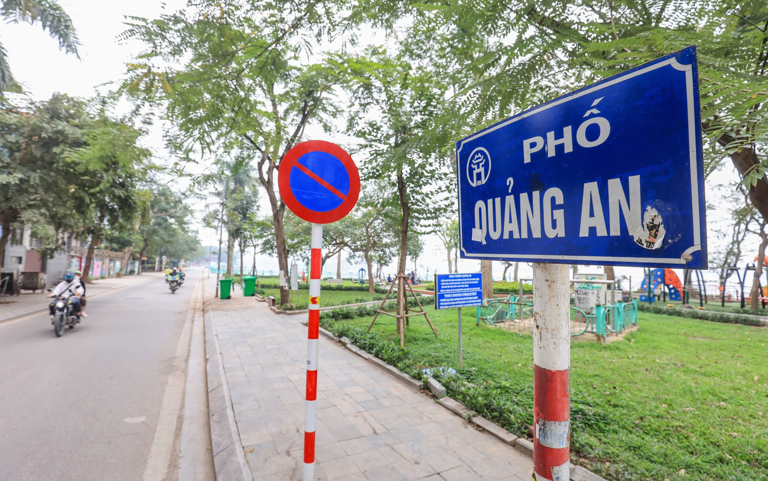 Hiện trạng hai tuyến đường ven Hồ T&acirc;y sắp được mở rộng l&ecirc;n 21m- Ảnh 9.