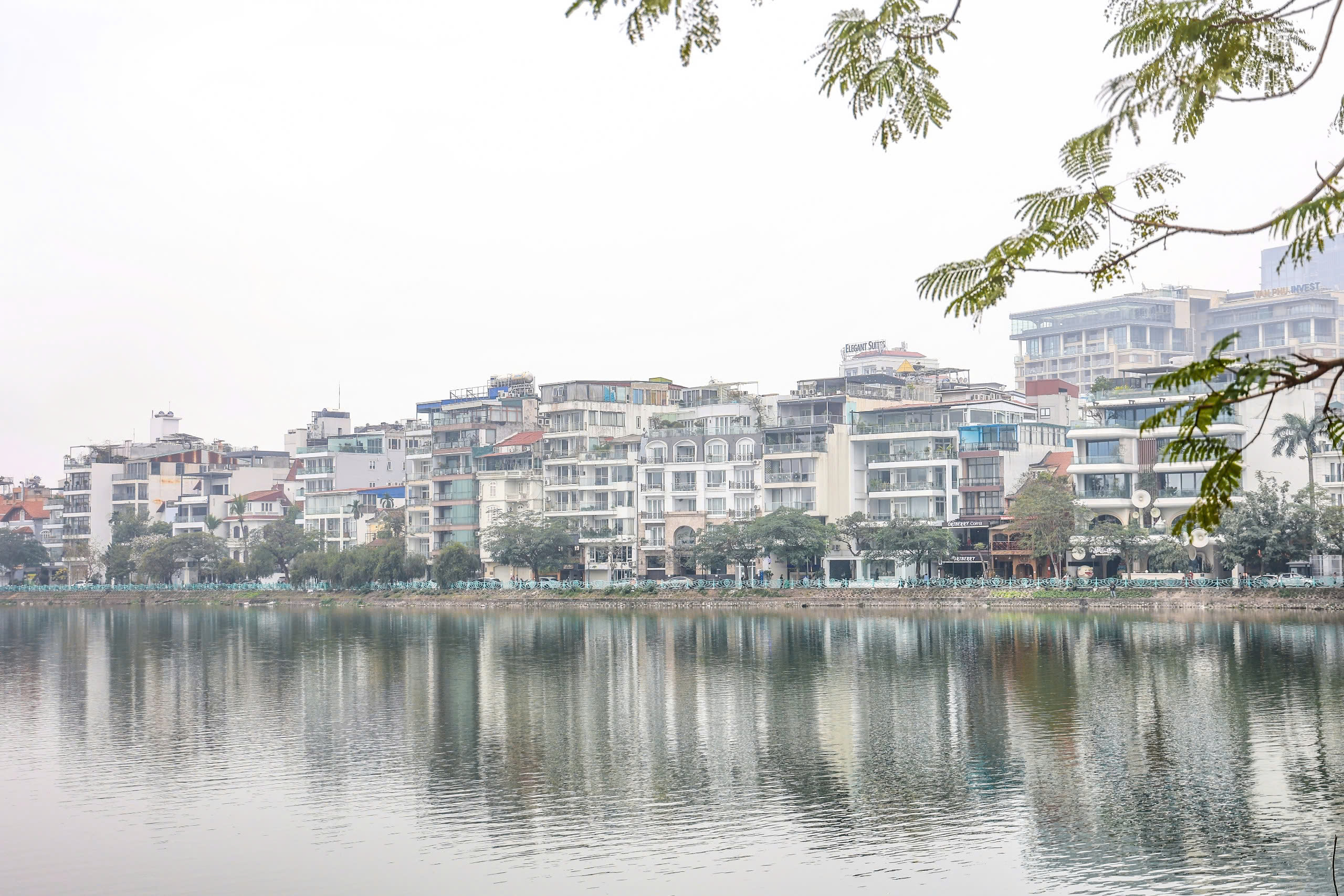 Hiện trạng hai tuyến đường ven Hồ T&acirc;y sắp được mở rộng l&ecirc;n 21m- Ảnh 11.