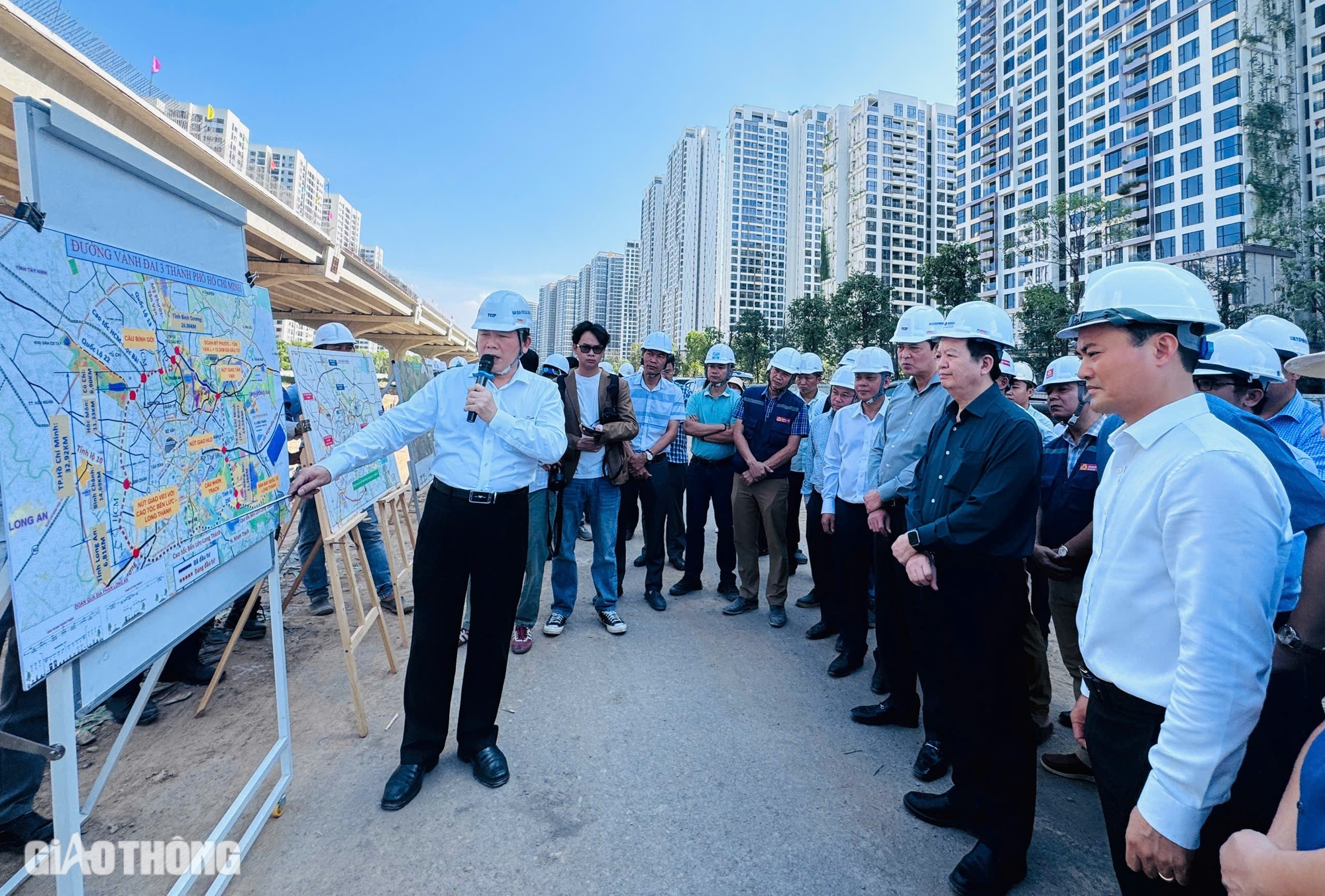 Ph&oacute; thủ tướng: Th&aacute;o gỡ nhanh vướng mắc mặt bằng, nguồn vật liệu dự &aacute;n V&agrave;nh đai 3 TP.HCM- Ảnh 1.