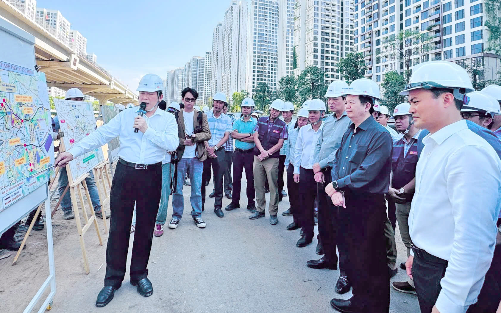 Ph&oacute; thủ tướng: Th&aacute;o gỡ nhanh vướng mắc mặt bằng, nguồn vật liệu dự &aacute;n V&agrave;nh đai 3 TP.HCM