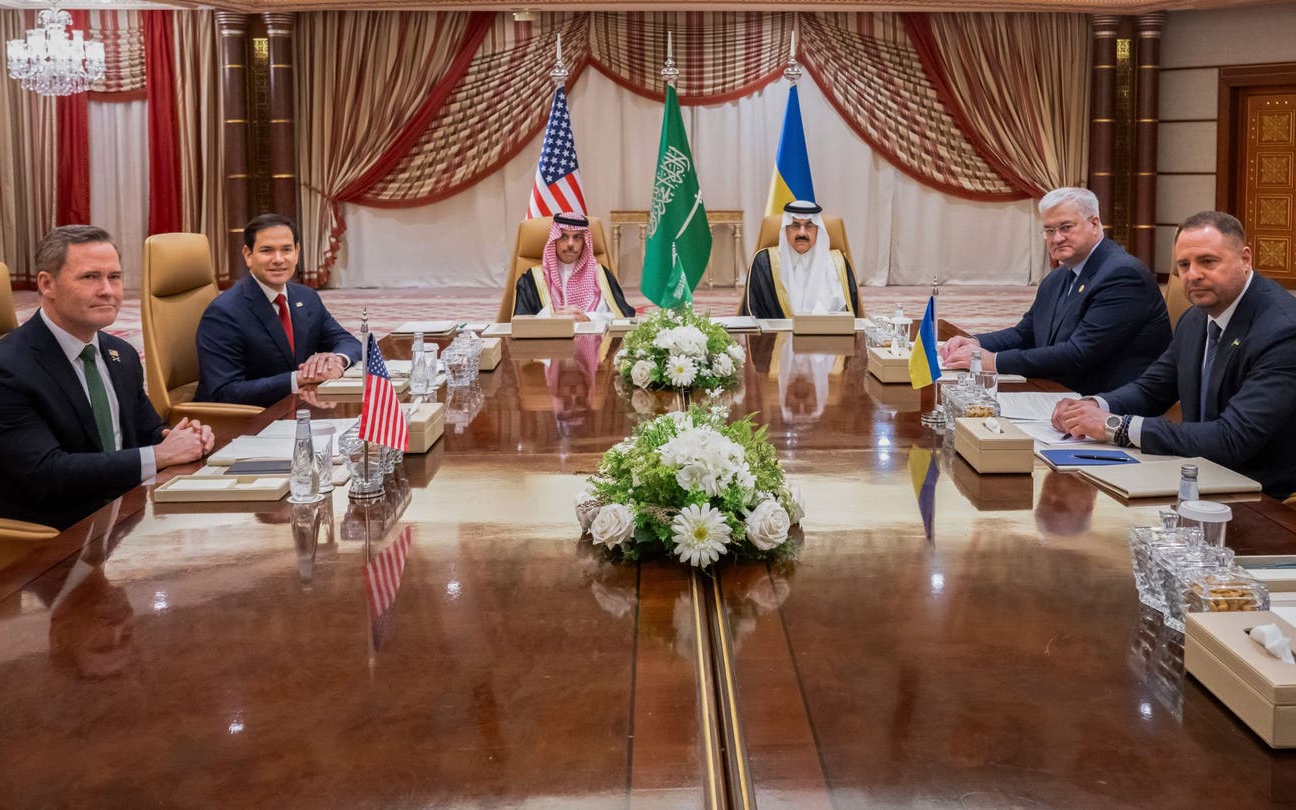 Ukraine chấp thuận đề xuất ngừng bắn k&eacute;o d&agrave;i 30 ng&agrave;y