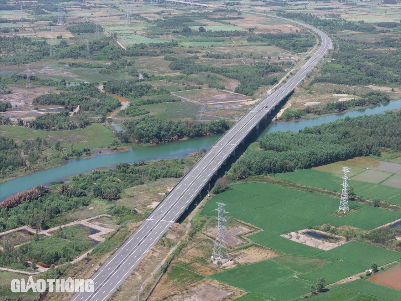 To&agrave;n cảnh nh&aacute;nh ph&iacute;a Đ&ocirc;ng cao tốc Bến Lức - Long Th&agrave;nh sẽ th&ocirc;ng xe dịp 30/4- Ảnh 15.