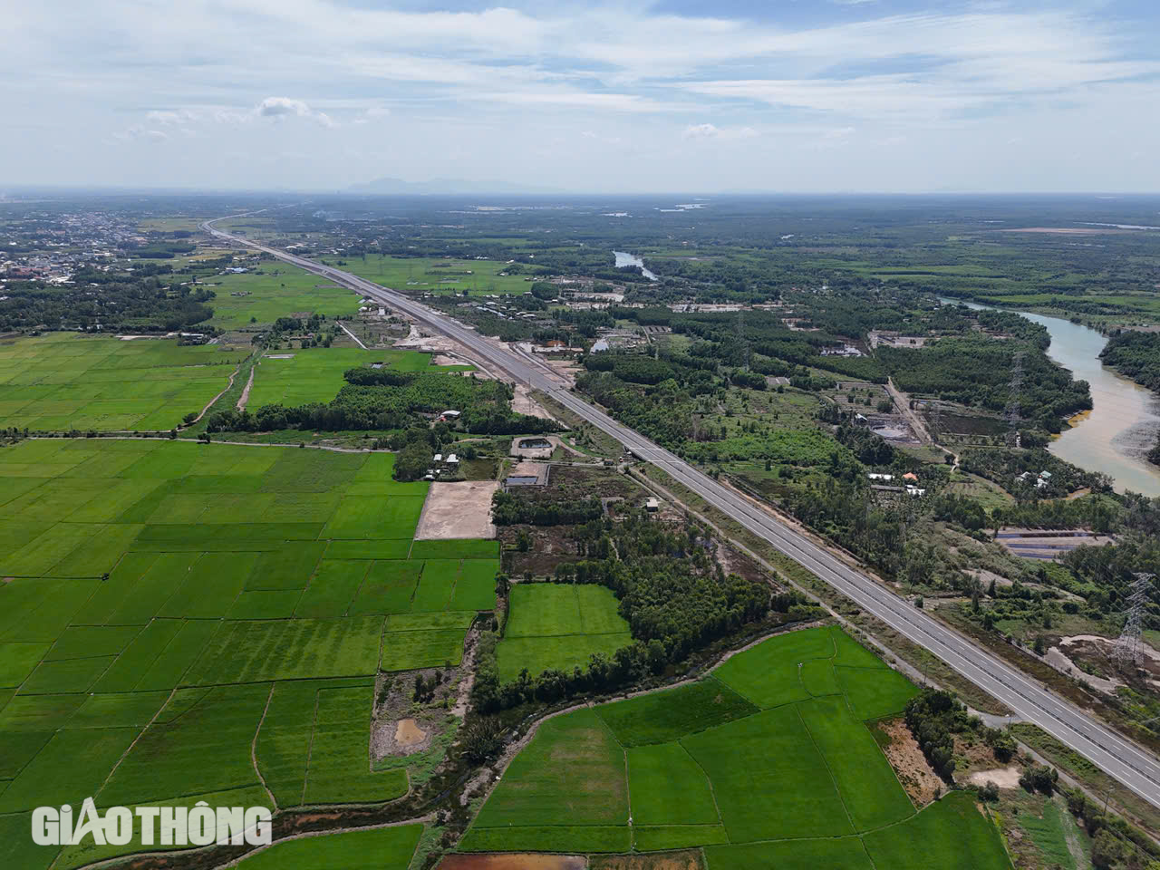 To&agrave;n cảnh nh&aacute;nh ph&iacute;a Đ&ocirc;ng cao tốc Bến Lức - Long Th&agrave;nh sẽ th&ocirc;ng xe dịp 30/4- Ảnh 7.