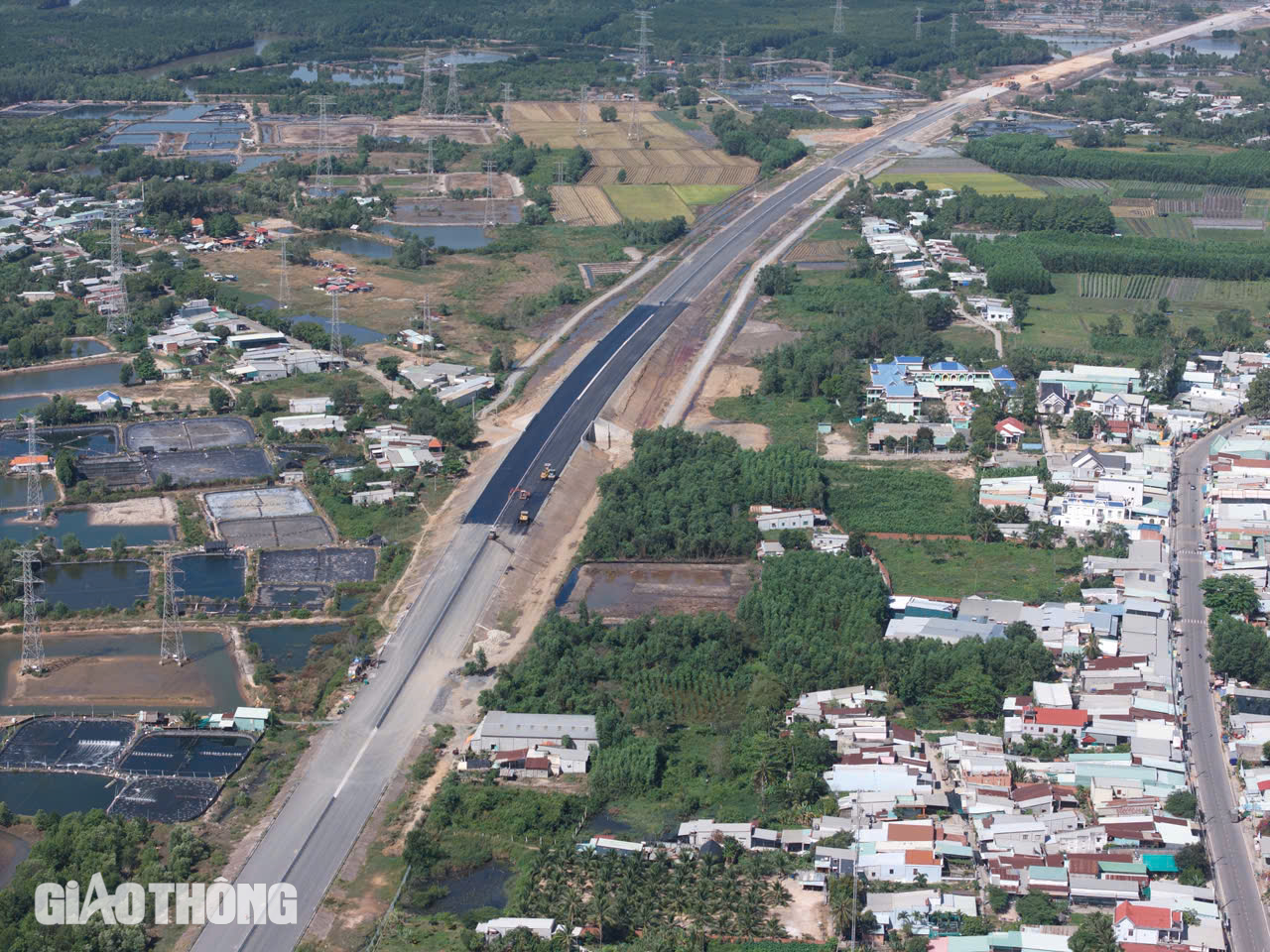 To&agrave;n cảnh nh&aacute;nh ph&iacute;a Đ&ocirc;ng cao tốc Bến Lức - Long Th&agrave;nh sẽ th&ocirc;ng xe dịp 30/4- Ảnh 3.