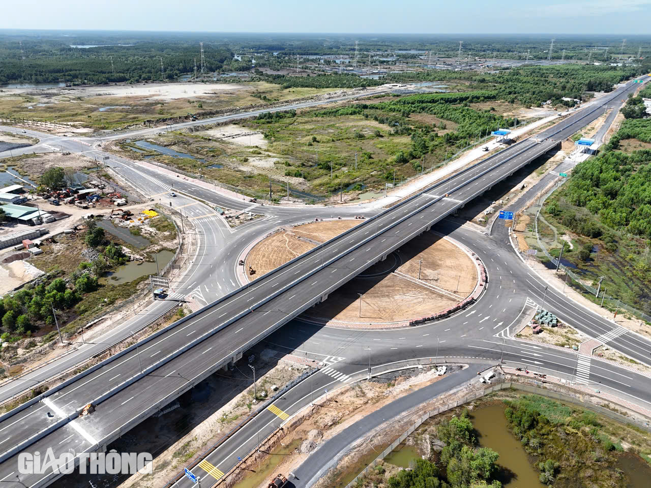 To&agrave;n cảnh nh&aacute;nh ph&iacute;a Đ&ocirc;ng cao tốc Bến Lức - Long Th&agrave;nh sẽ th&ocirc;ng xe dịp 30/4- Ảnh 6.