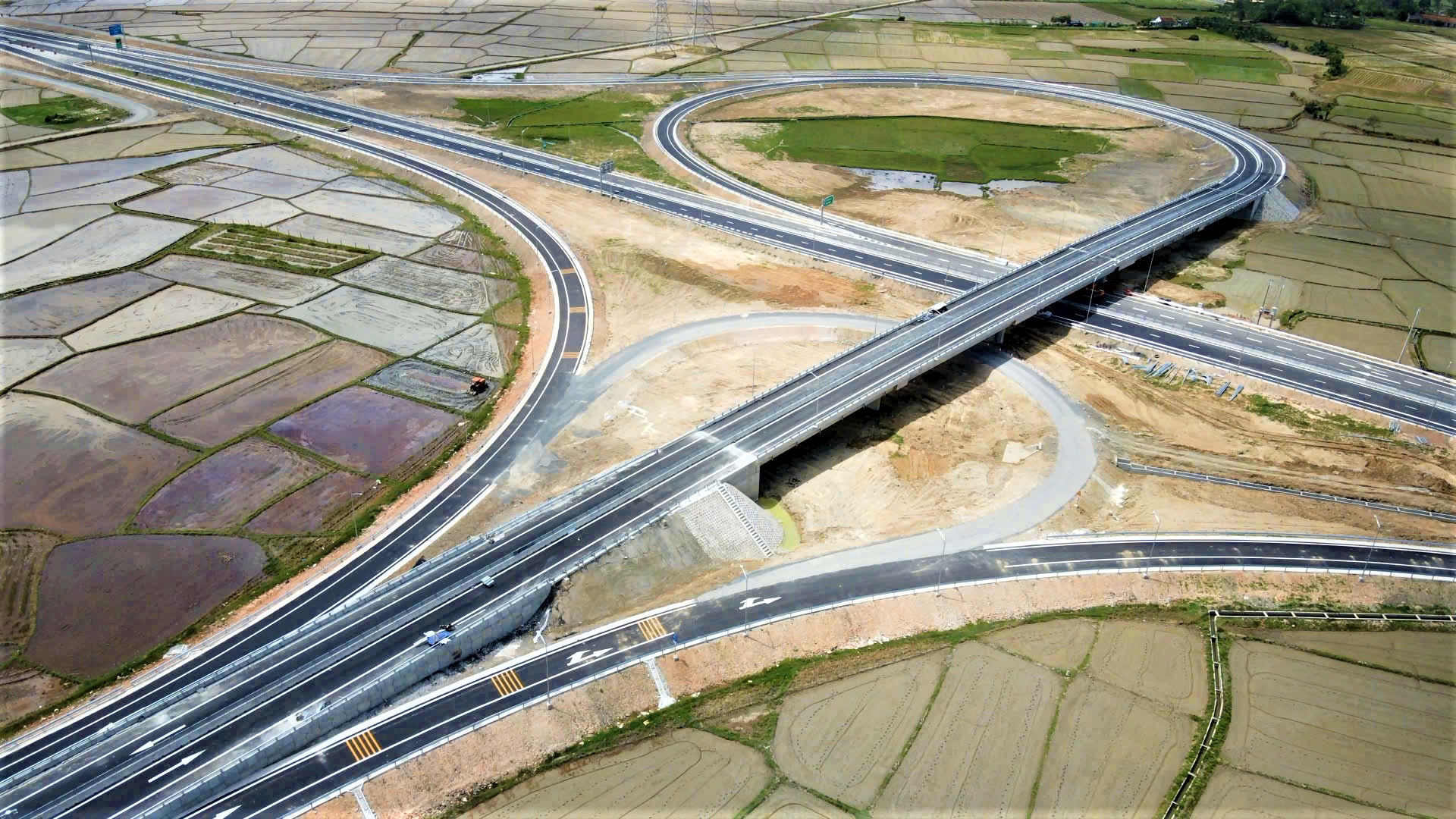 LIZEN l&agrave; nh&agrave; thầu ti&ecirc;n phong về đ&iacute;ch tr&ecirc;n cao tốc V&acirc;n Phong - Nha Trang- Ảnh 5.