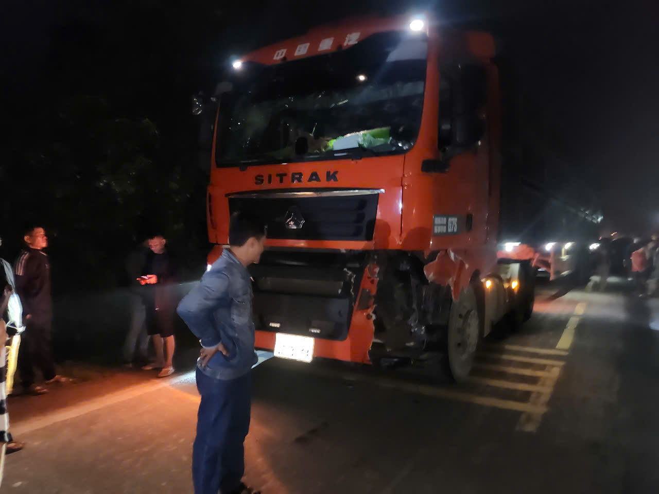 H&agrave; Tĩnh: 2 học sinh tử vong sau va chạm với xe đầu k&eacute;o- Ảnh 1.