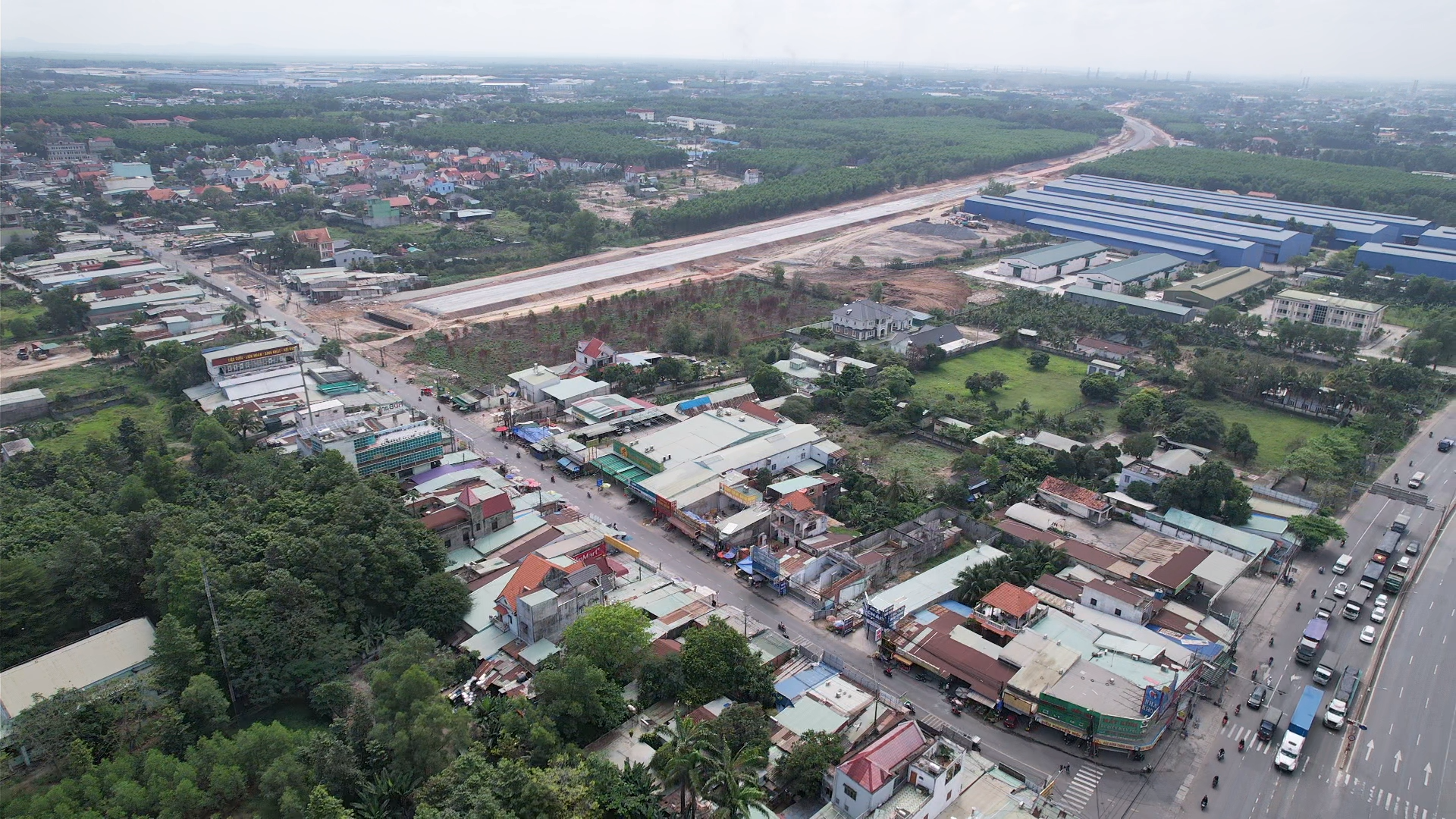 Trước giờ cưỡng chế, d&acirc;n tự dỡ nh&agrave; giao đất l&agrave;m cao tốc Bi&ecirc;n H&ograve;a- Ảnh 2.